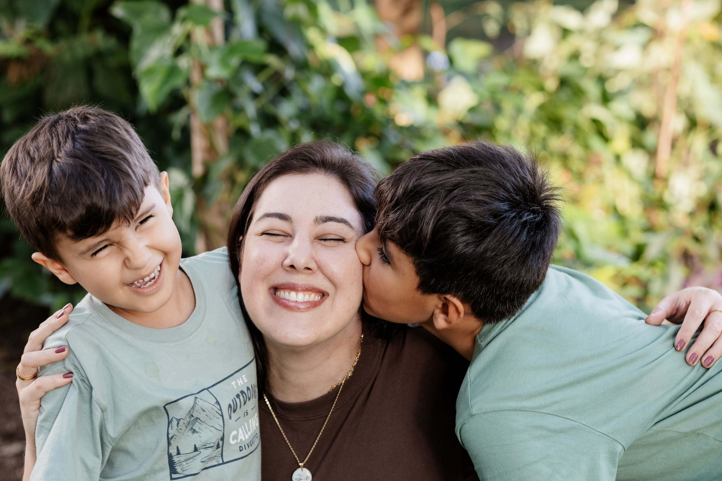 Ensaio mãe e filhos em Brasília • Asa Norte | Fotografia de Família. Fotógrafa em Brasília e Recife | Ensaios de família, gestante e festas infantis — Ize Fotografia
