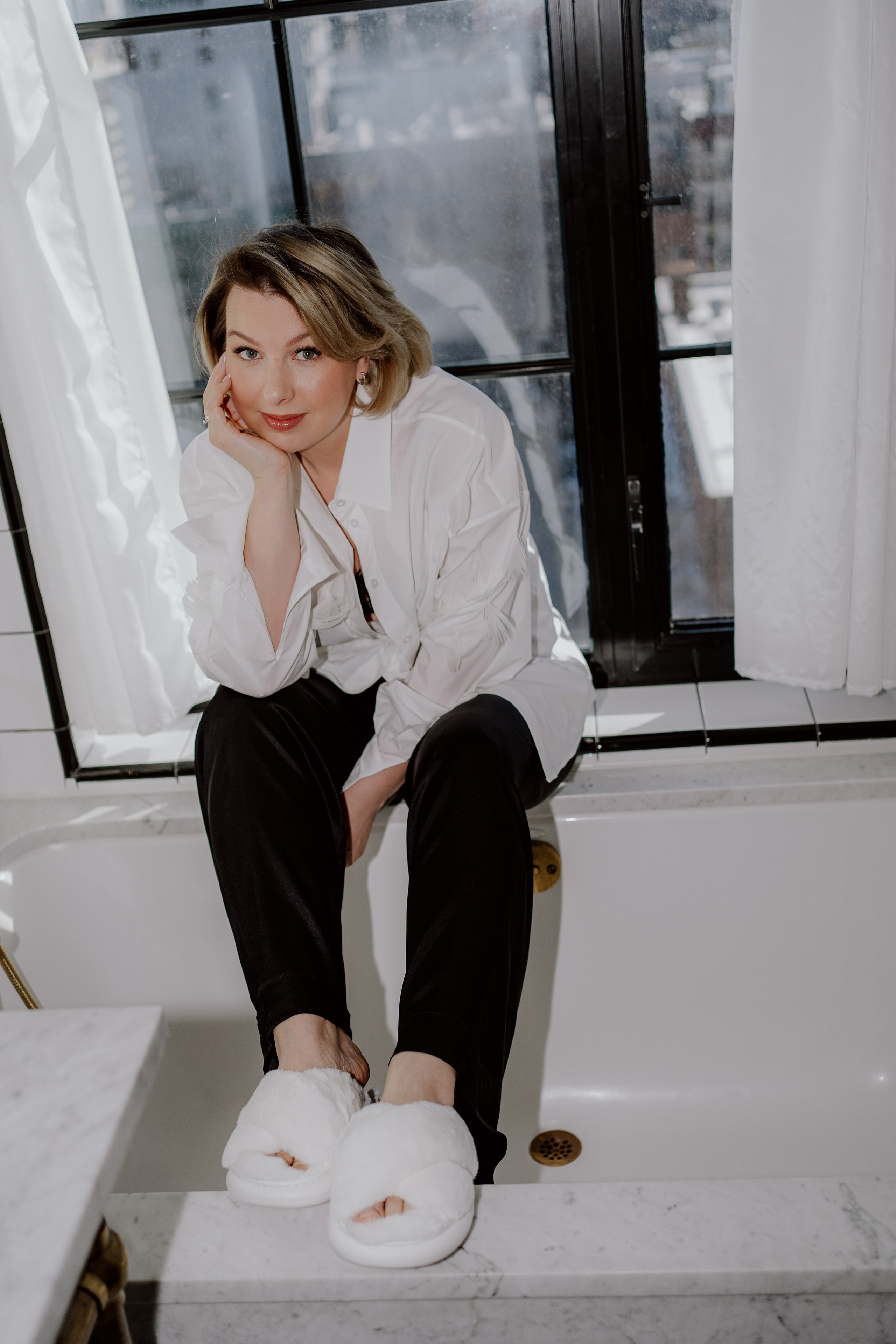 Luxury Boudoir Photography NYC | Intimate Portrait Sessions at The Ludlow Hotel. Videographer and photographer in New York // MAKAROV.VIDEO