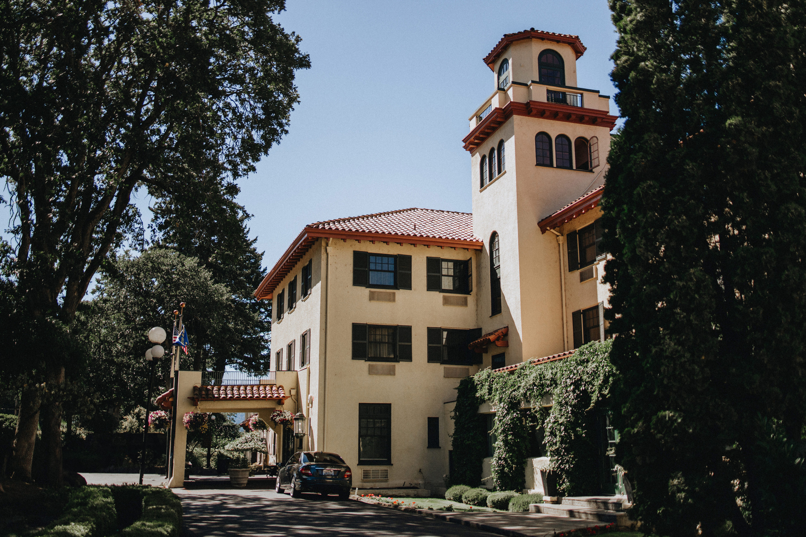 Brook & Richard's Wedding in Portland Oregon| Captured by Georgy Shishkin, Professional Wedding Photographer Seattle, Bend & Oregon Coast. Capturing Love in the Heart of the Pacific Northwes