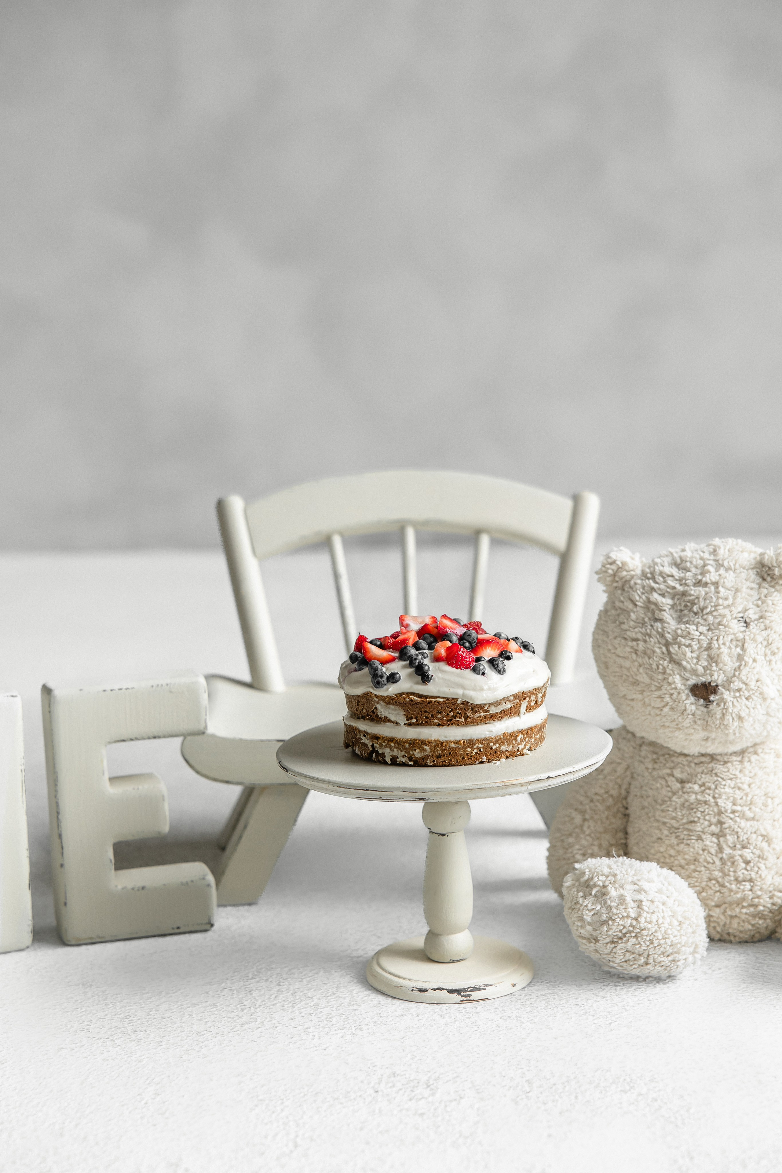 Baby Cake Smash Photographer in Toronto. Iana Banana | Toronto Maternity, Newborn & Family Photographer