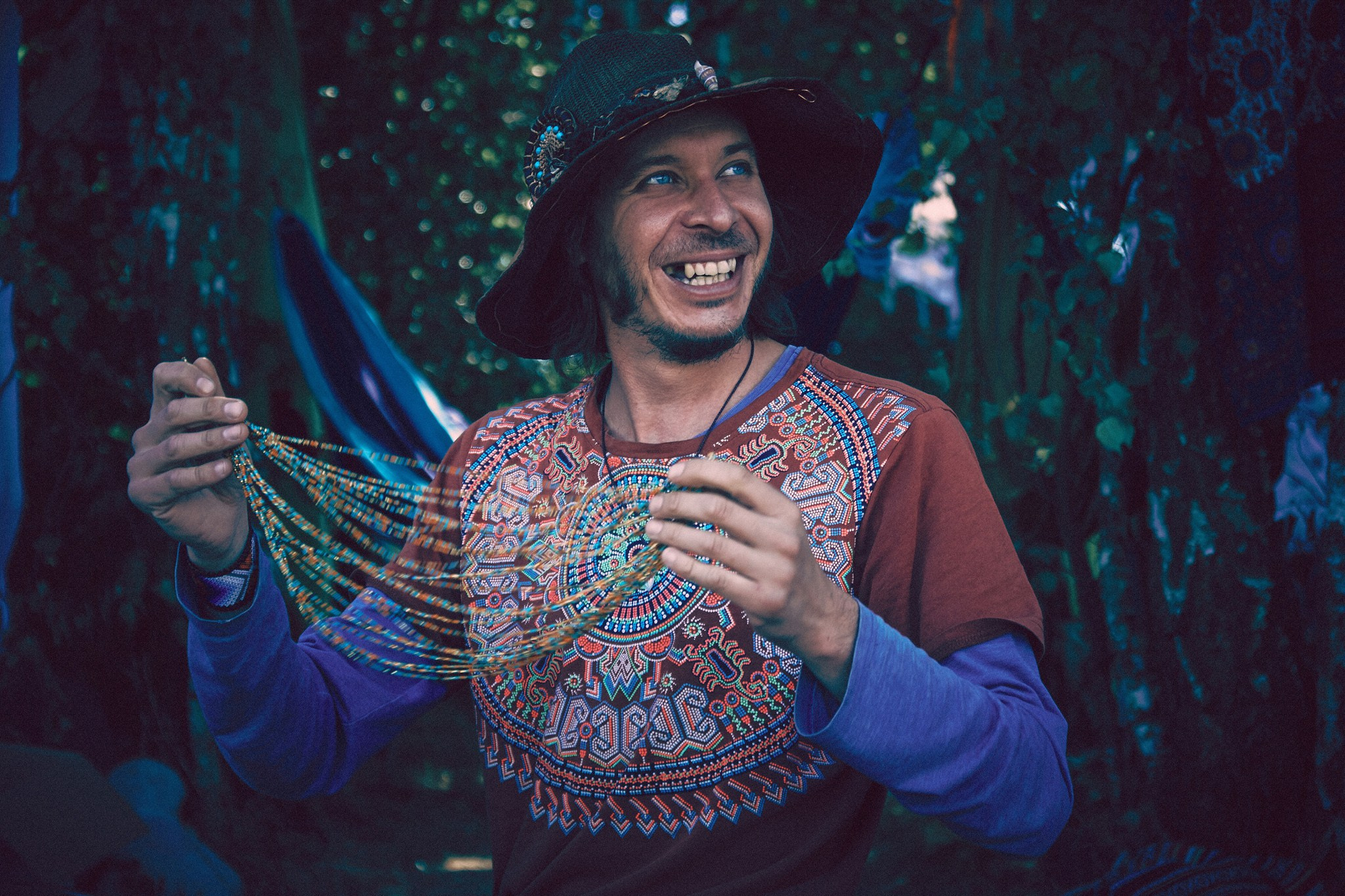 Portrety Ludzi, zrobione na Festiwalach Świadomościowych i Muzycznych: Dharma, ZIELONE KRĘGI, Wibracje, FRUŃ, Organic, Turkusowa Wyspa. Andriej Szypilow - Fotografia & Wideografia