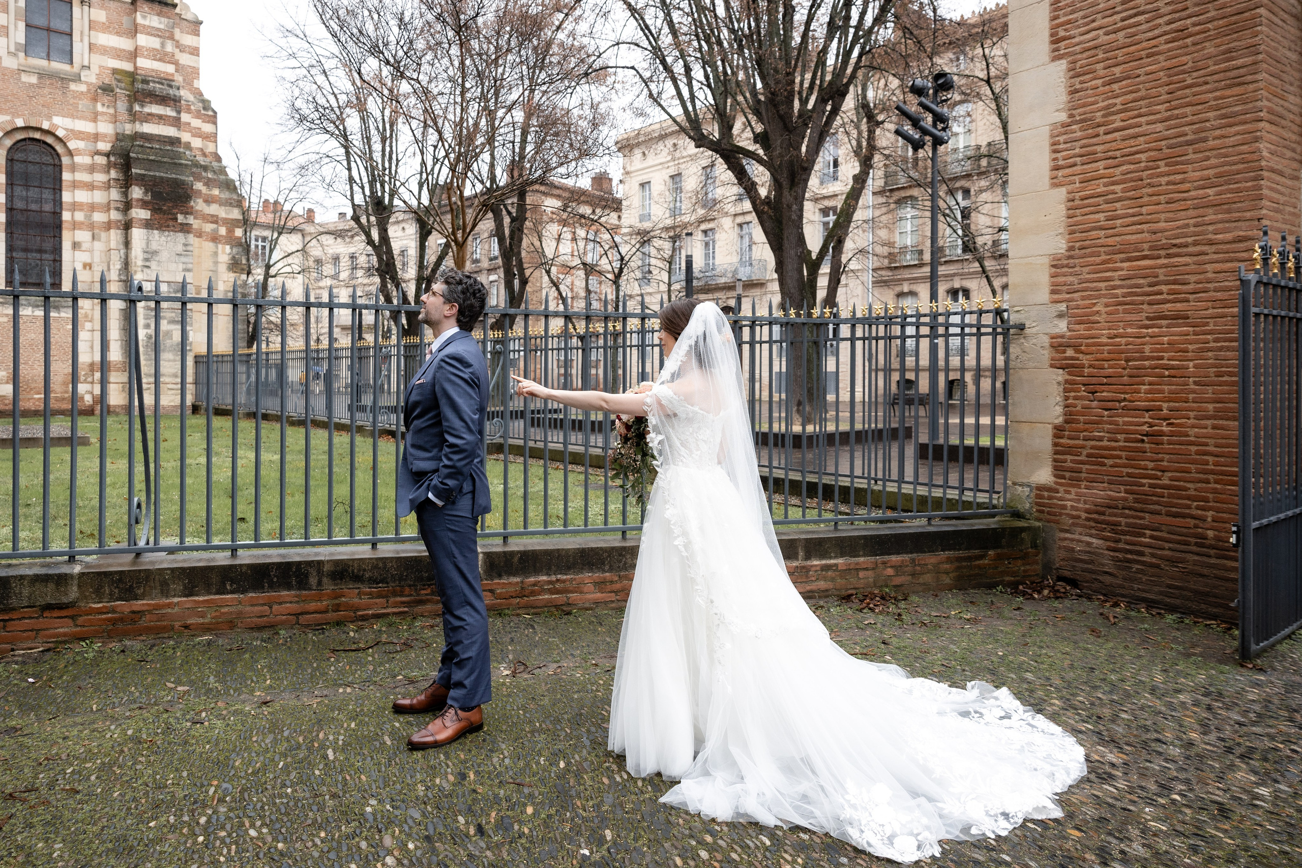 Mariage de Noël inoubliable à Toulouse, Capitole. Gillian & Scott. Eugénie Smirnova — photographe à Toulouse et dans le sud-ouest de la France