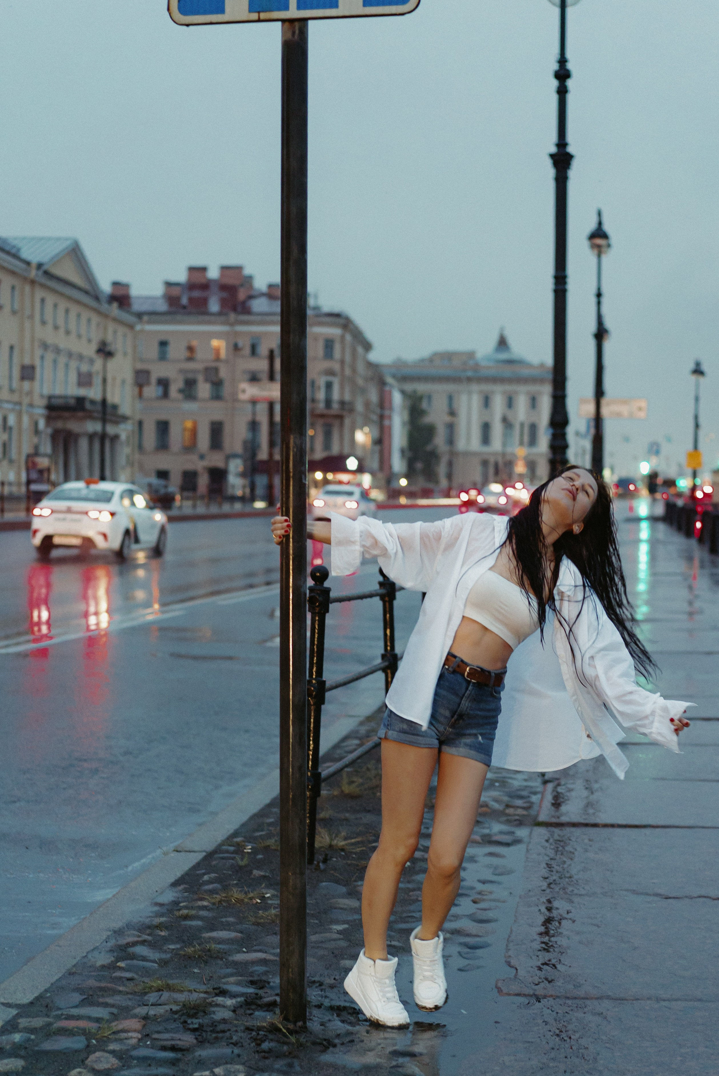 NYC Rain Photography Sessions | Romantic Urban Photo Shoots in New York. Videographer and photographer in New York // MAKAROV.VIDEO