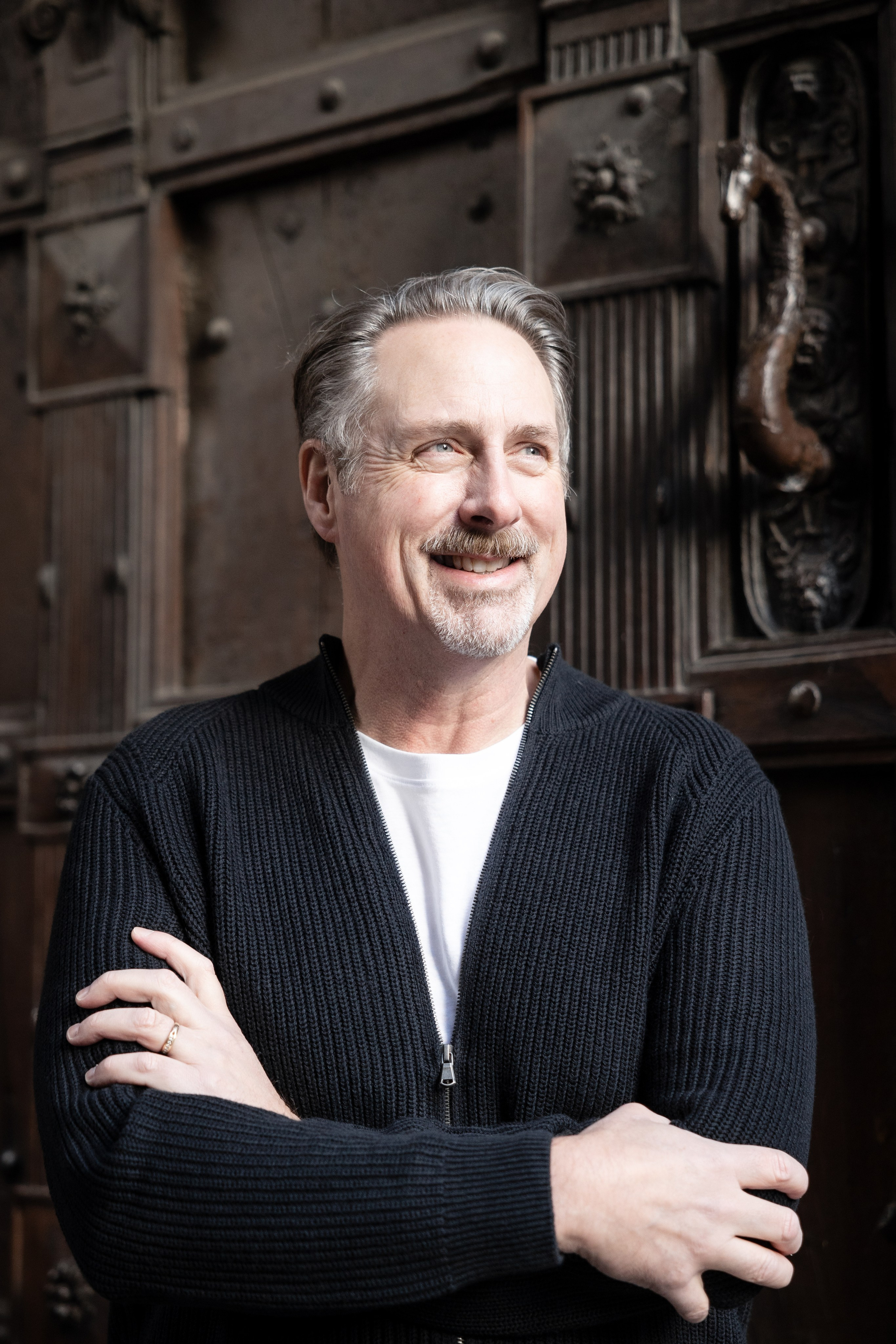 Family photoshoot in Toulouse city center for Cara’s Family/EN. Eugénie Smirnova — your photographer in Toulouse and southwest France