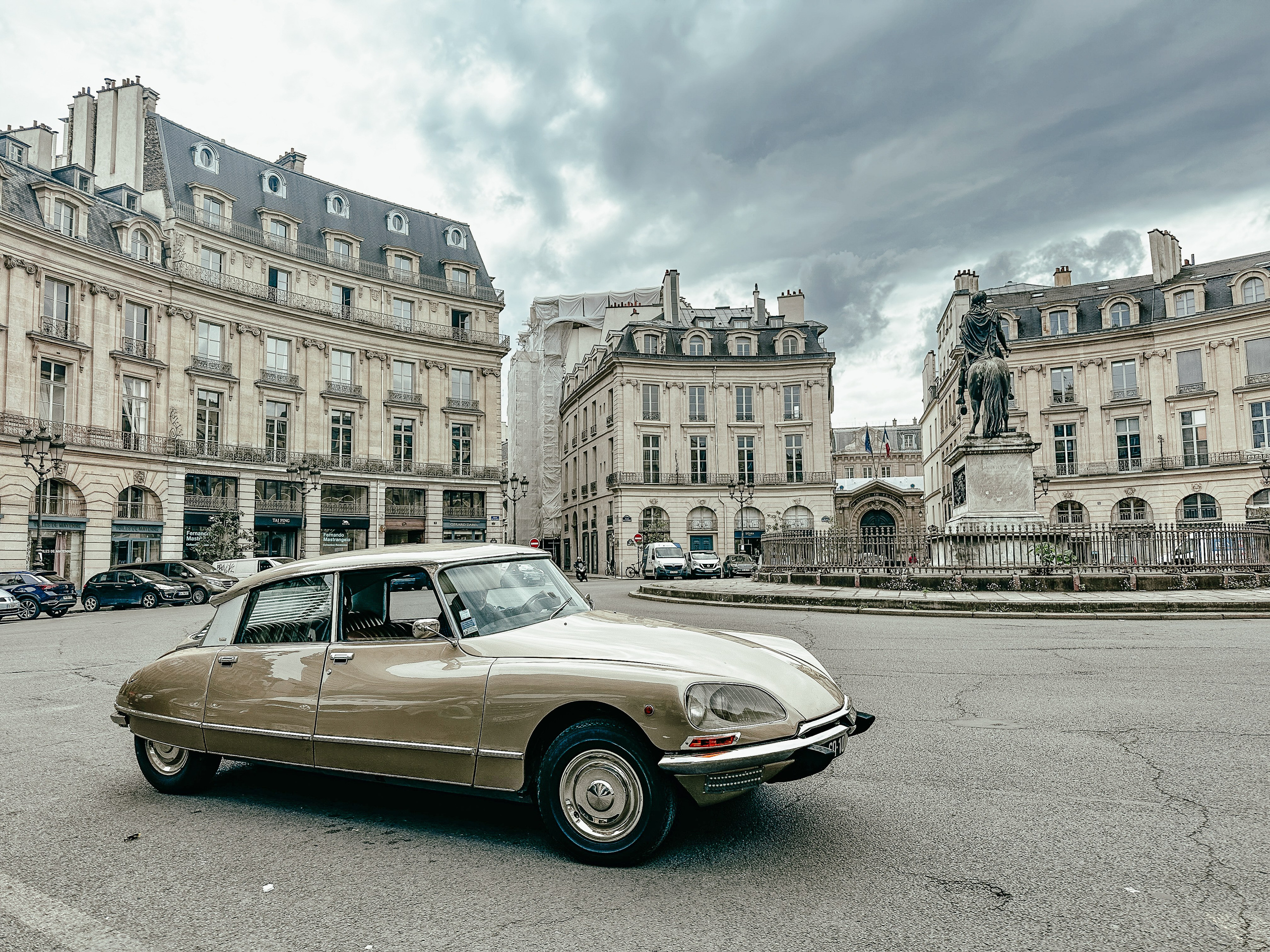 Paris Photo Tour in a Classic DS23 Pallas. Photographe à Paris