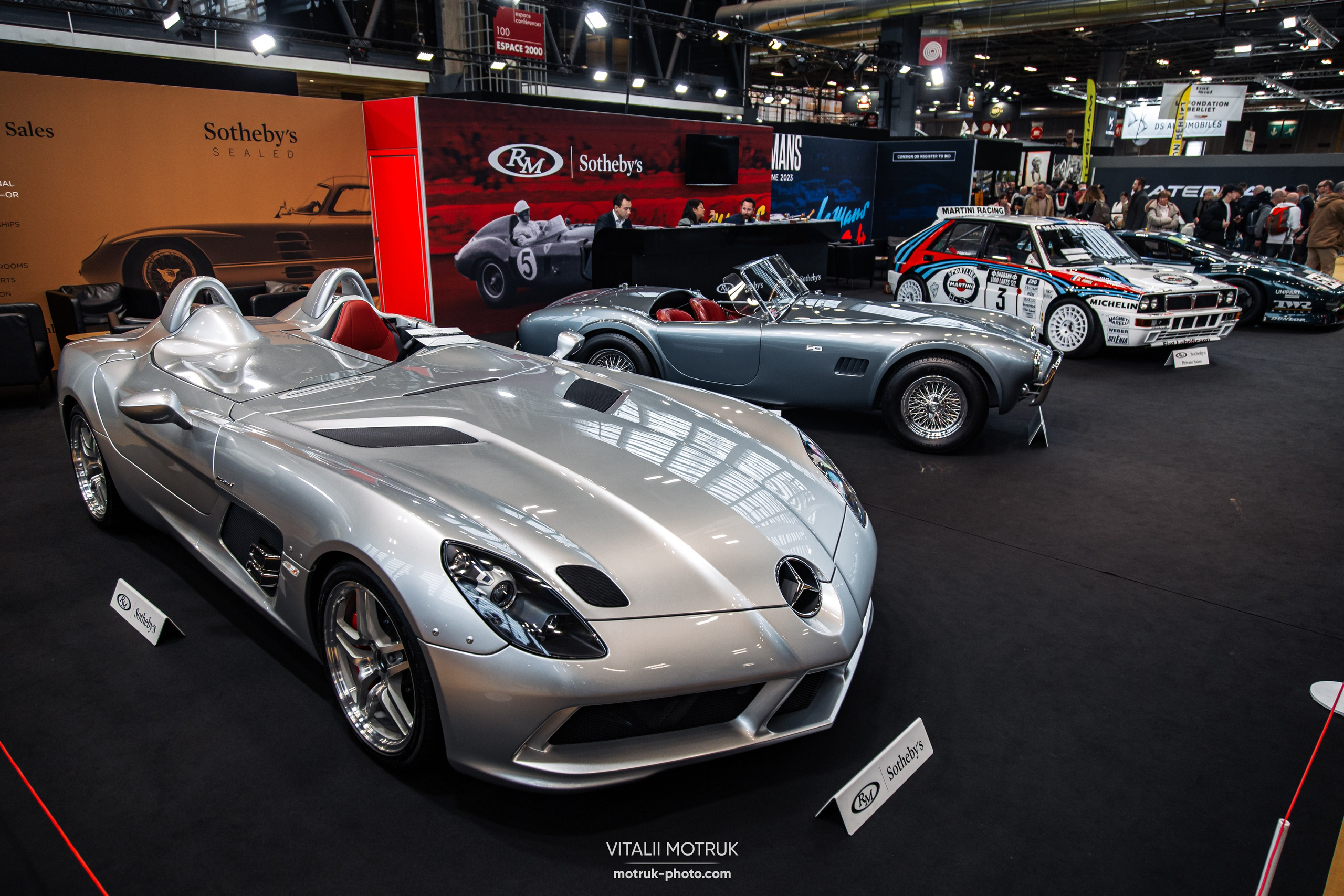 Retromobile 2023. Photographe de voitures à Paris — Vitalii Motruk