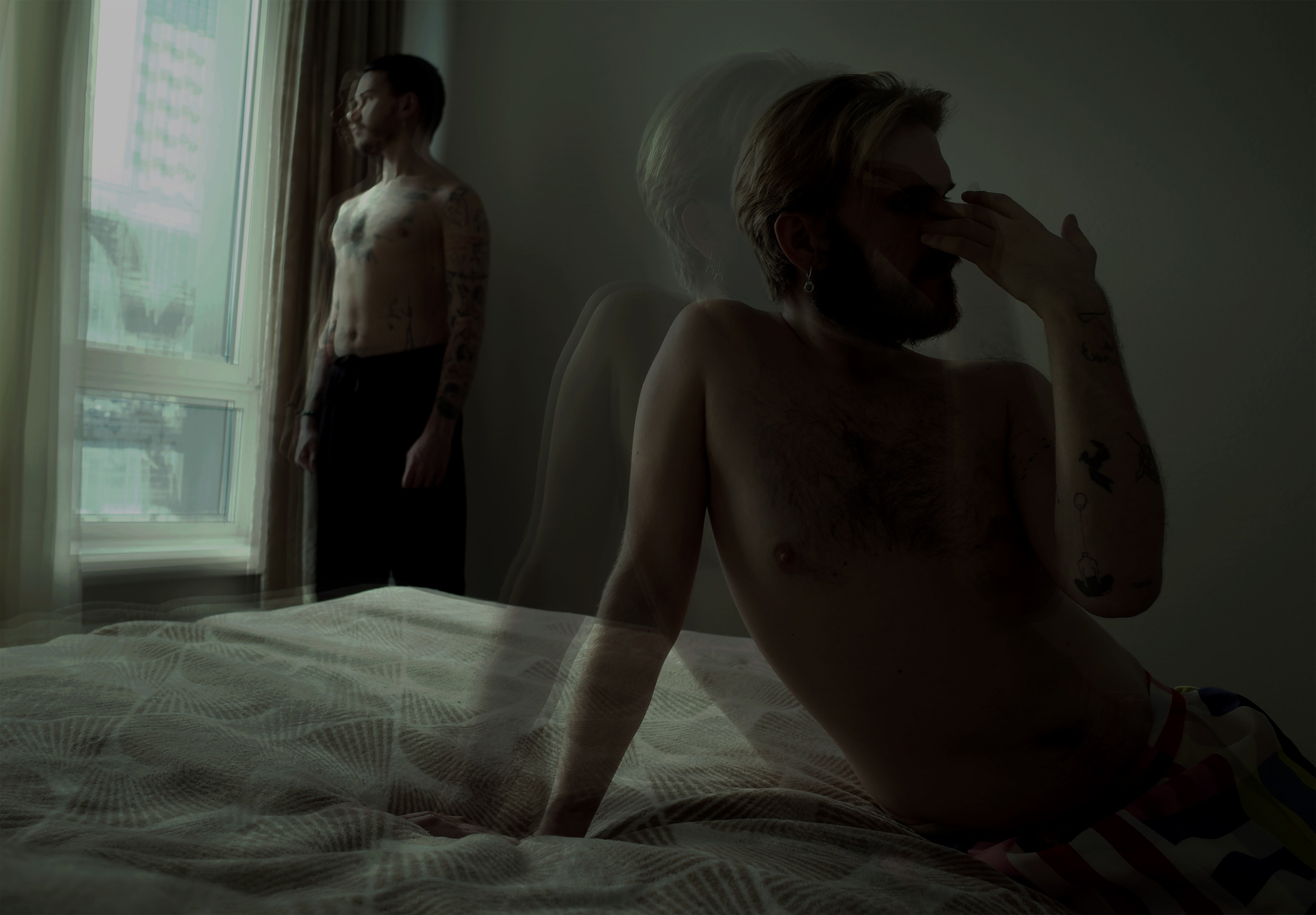 A man. A hidden man. Leni Smoragdova | Transaction Art Universe | Conceptual Art