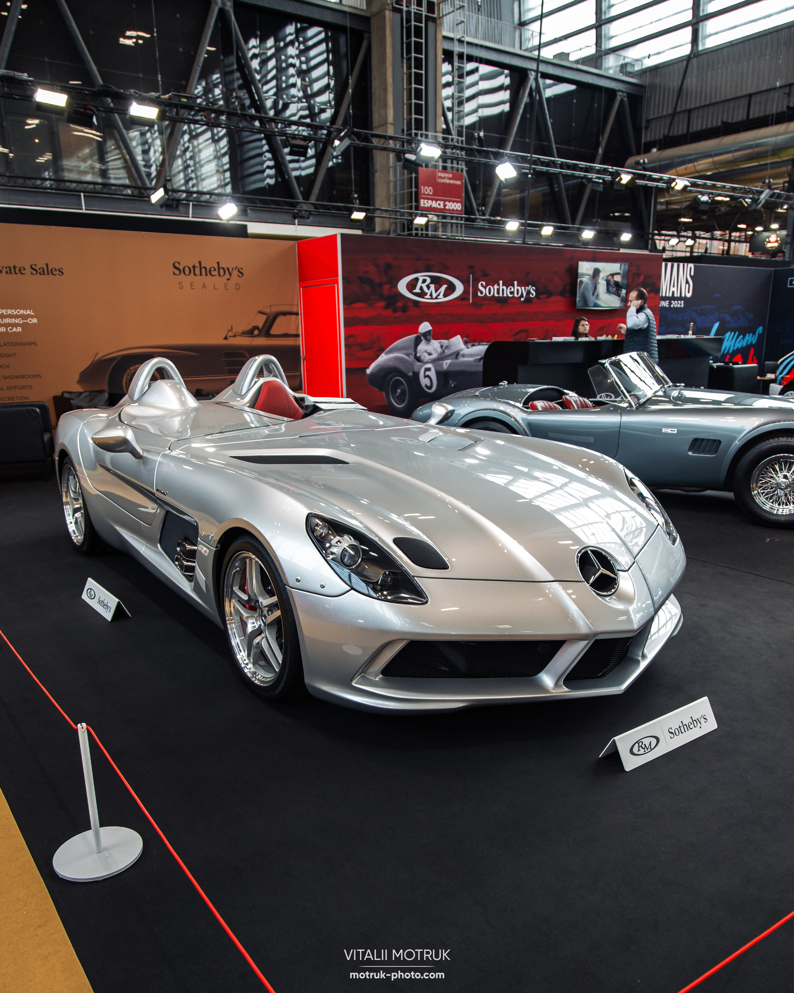 Retromobile 2023. Photographe de voitures à Paris — Vitalii Motruk