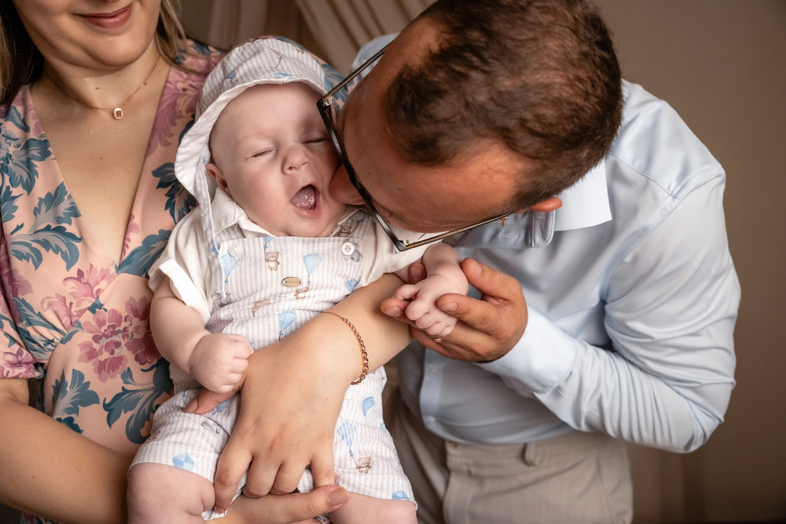 Noah’s christening in Tournefeille and Paroisse Orthodoxe Roumaine of Toulouse “La Protection de la Mère de Dieu”. Eugénie Smirnova — photographe à Toulouse et dans le sud-ouest de la France