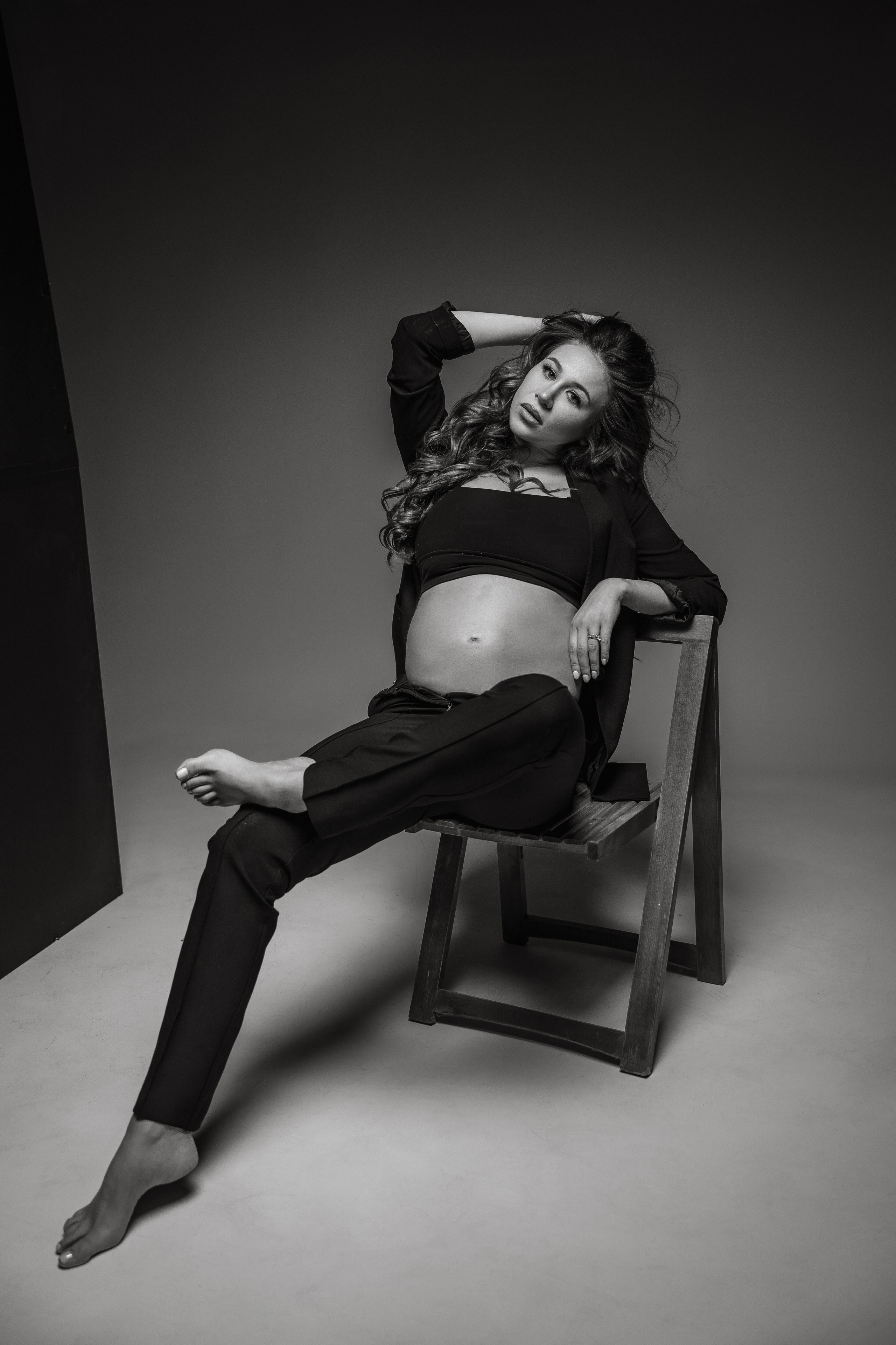 Minimalist Maternity Photography – Pure & Timeless Studio Portraits. Alisa Tant — Family and newborn photographer Bucks County, Montgomery county, Philadelphia, NJ