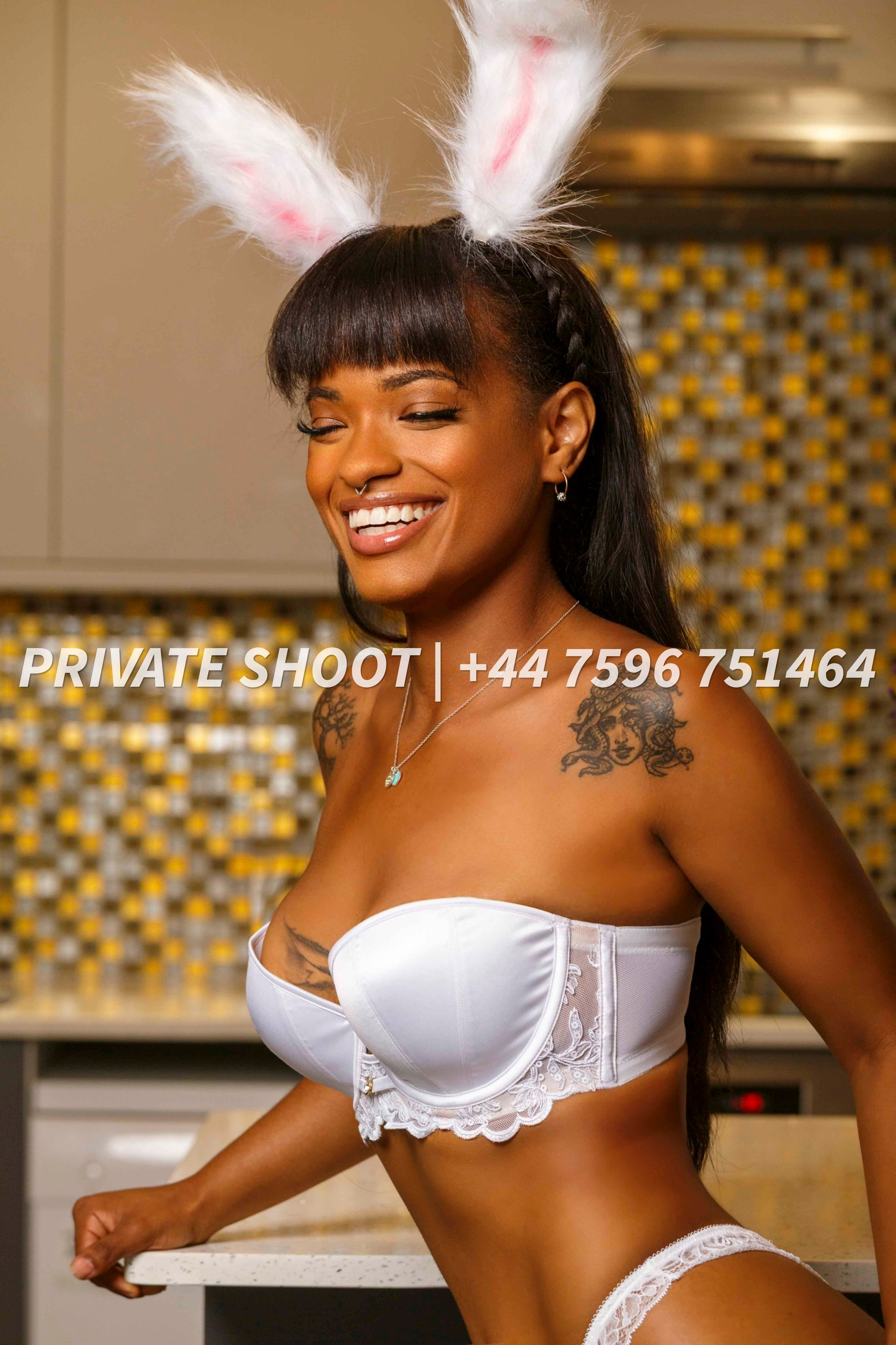 Essence. Ensaio Sensual em Londres | Private Shoot