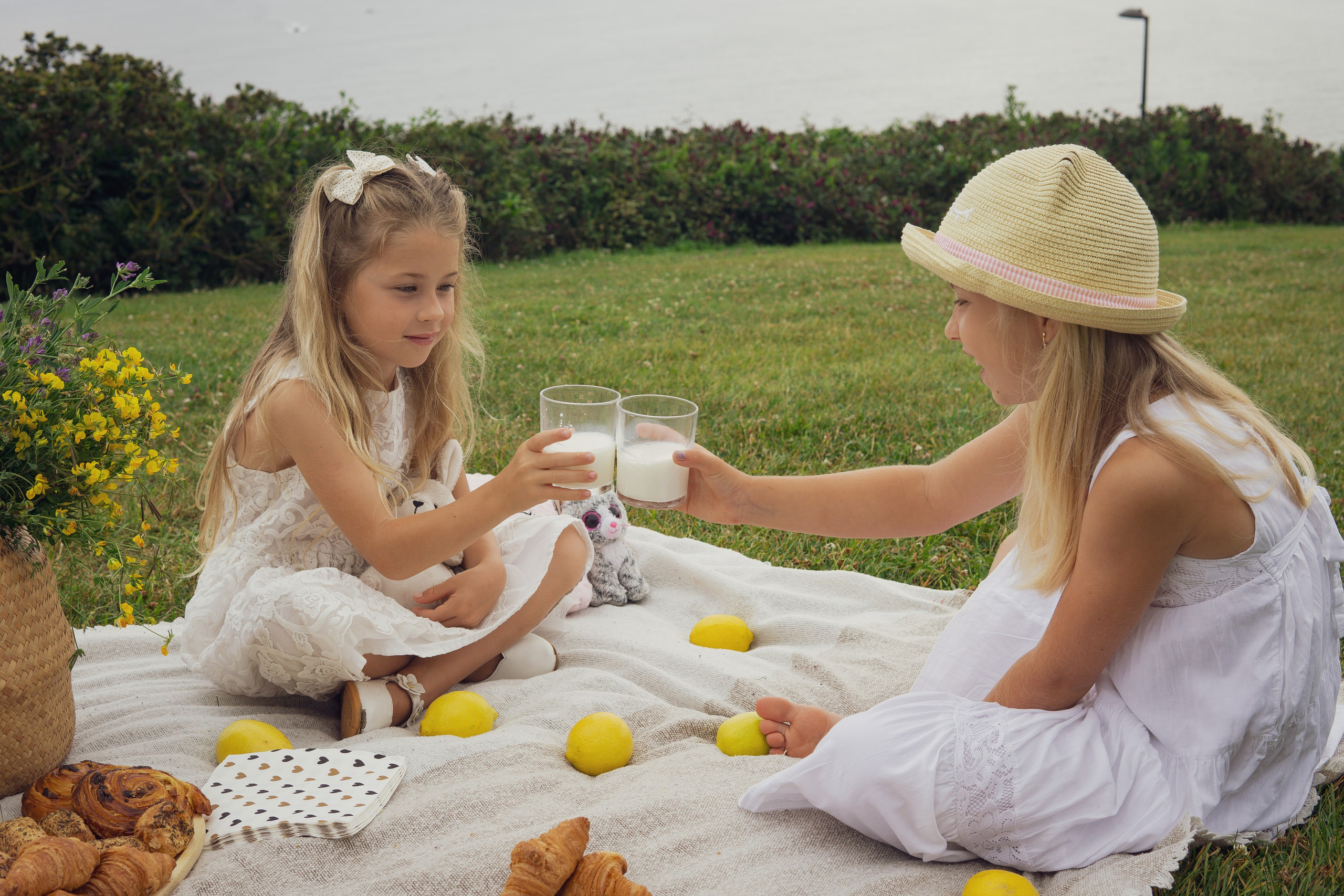Family Picnic Photoshoot in Gijón, Cerro de Sta Catalina