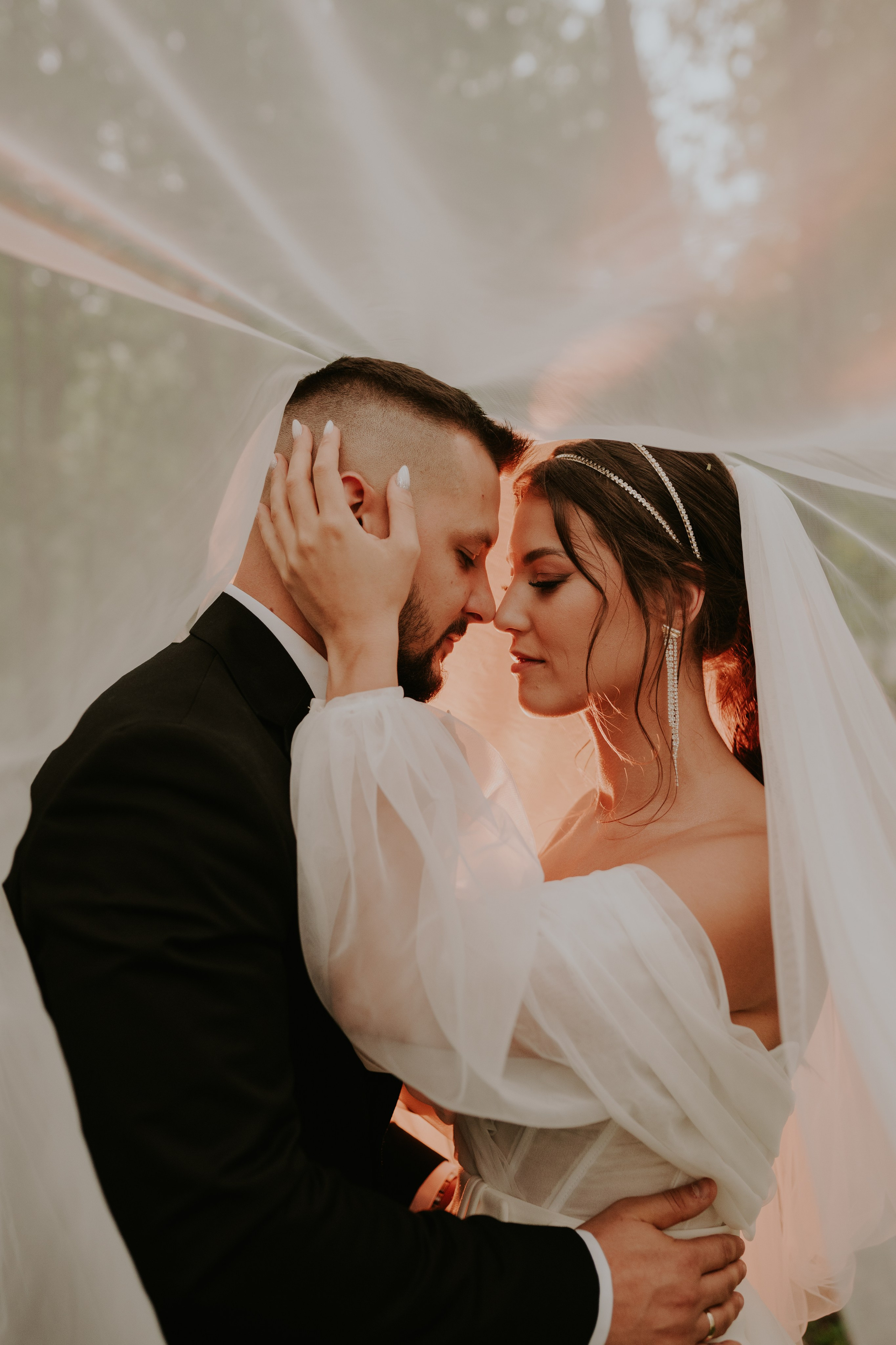 Sala Koralowa w Jaworzu: Opowieść o ślubie Nikoli i Kacpra. Karkowskafoto - fotografia miłości