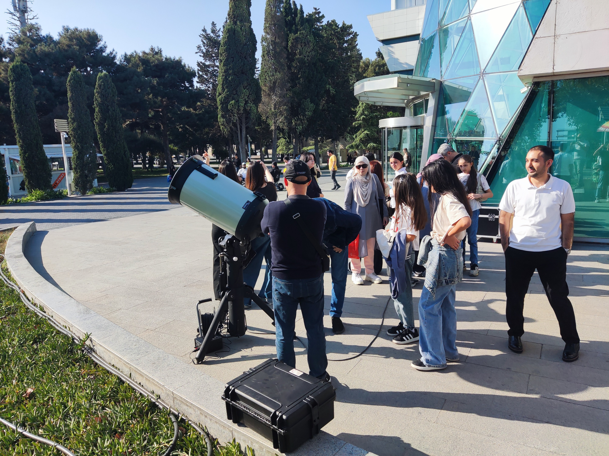 100 saat Astronomiya: Günəşin teleskopla müşahidəsi. Həvəskar Astronomlar Cəmiyyəti — Astronomy.az