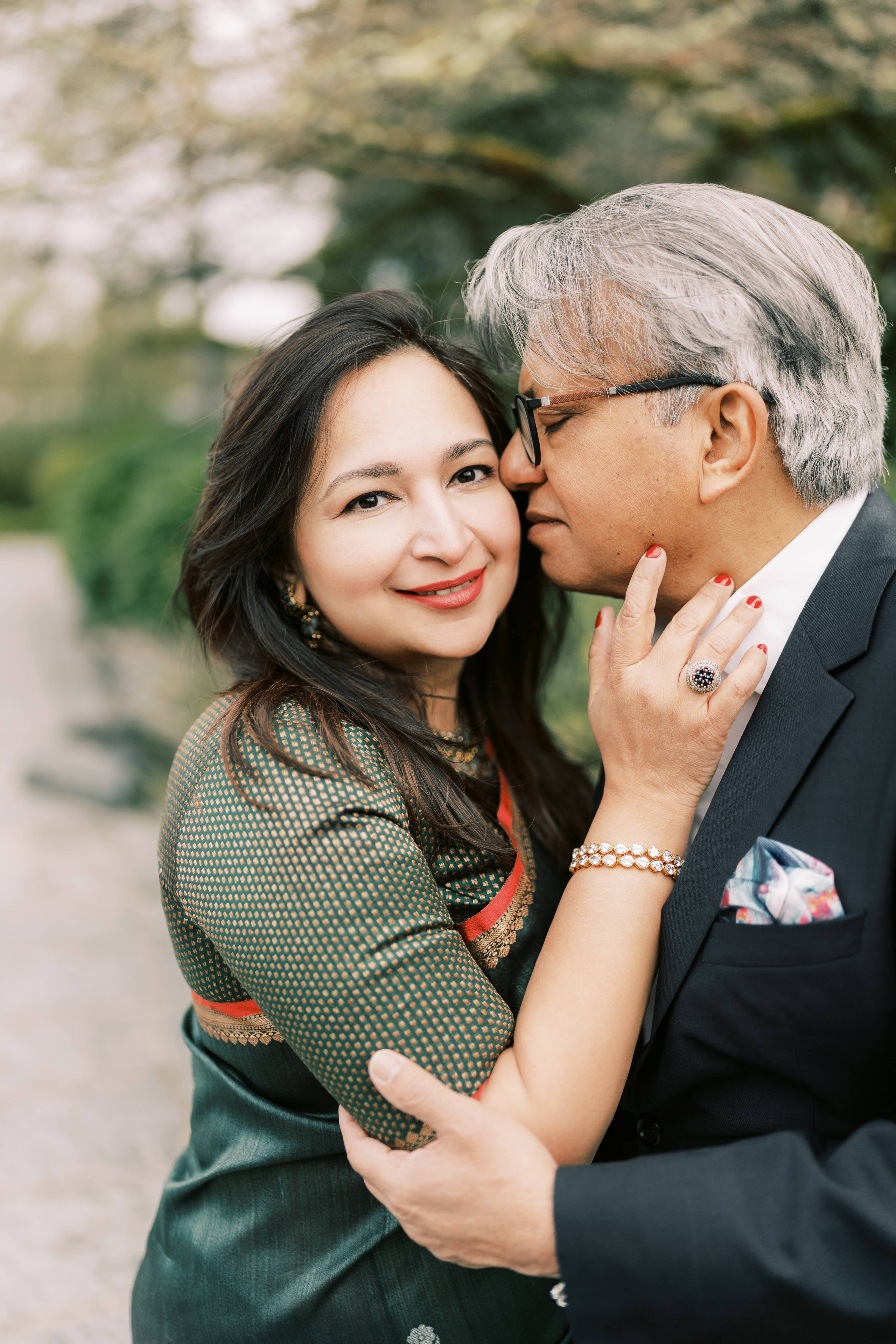 Family photoshoot at Bellevue Botanical Garden. March 2024. EVAN ARISTOV WEDDING PHOTOGRAPHY — Seattle Wedding Photographer