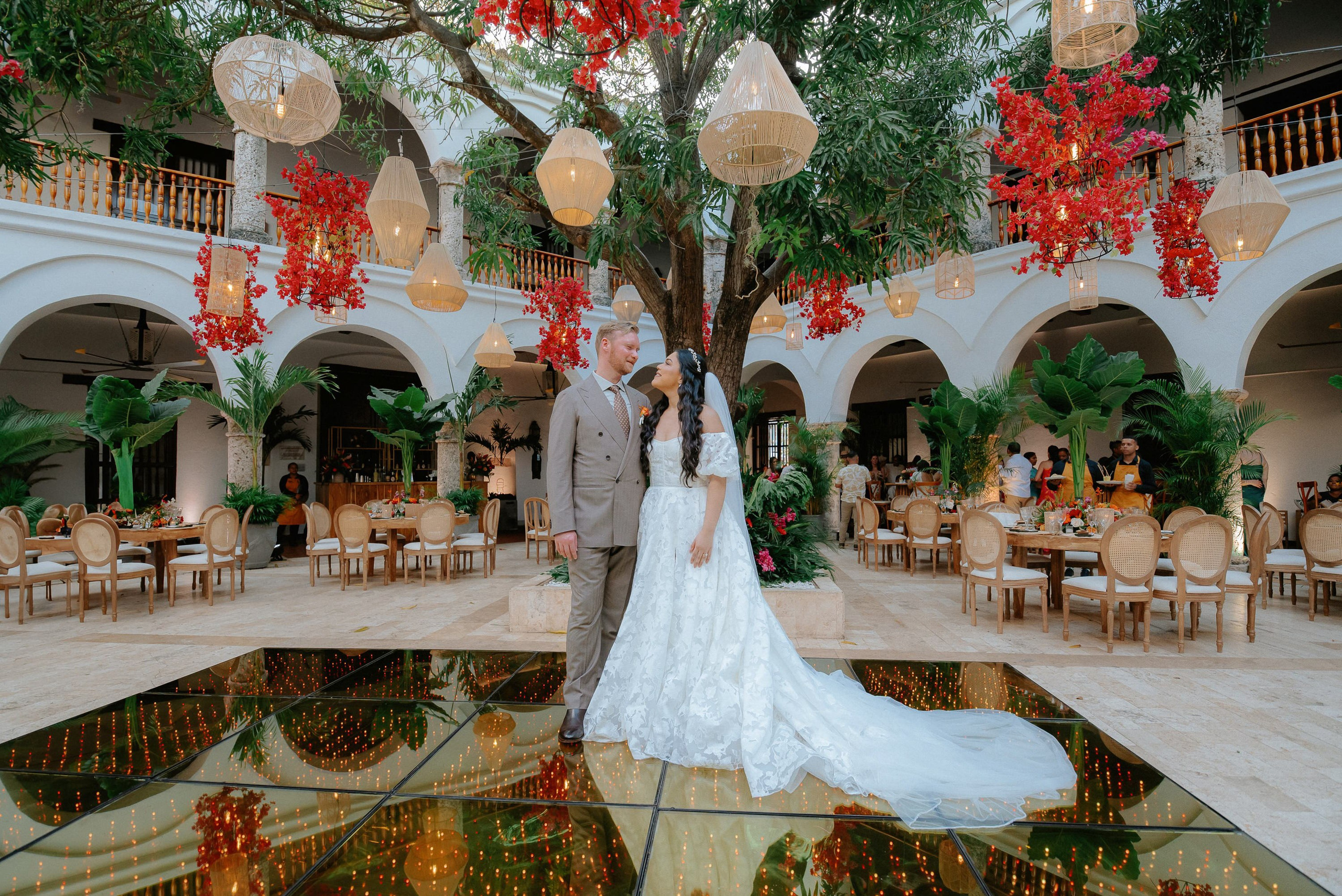 Cindy + Garrett | Destination Wedding Photos in Cartagena 2025 – César Vanegas Photography. César Vanegas Photography | Wedding & Travel Photographer | Cartagena, Colombia