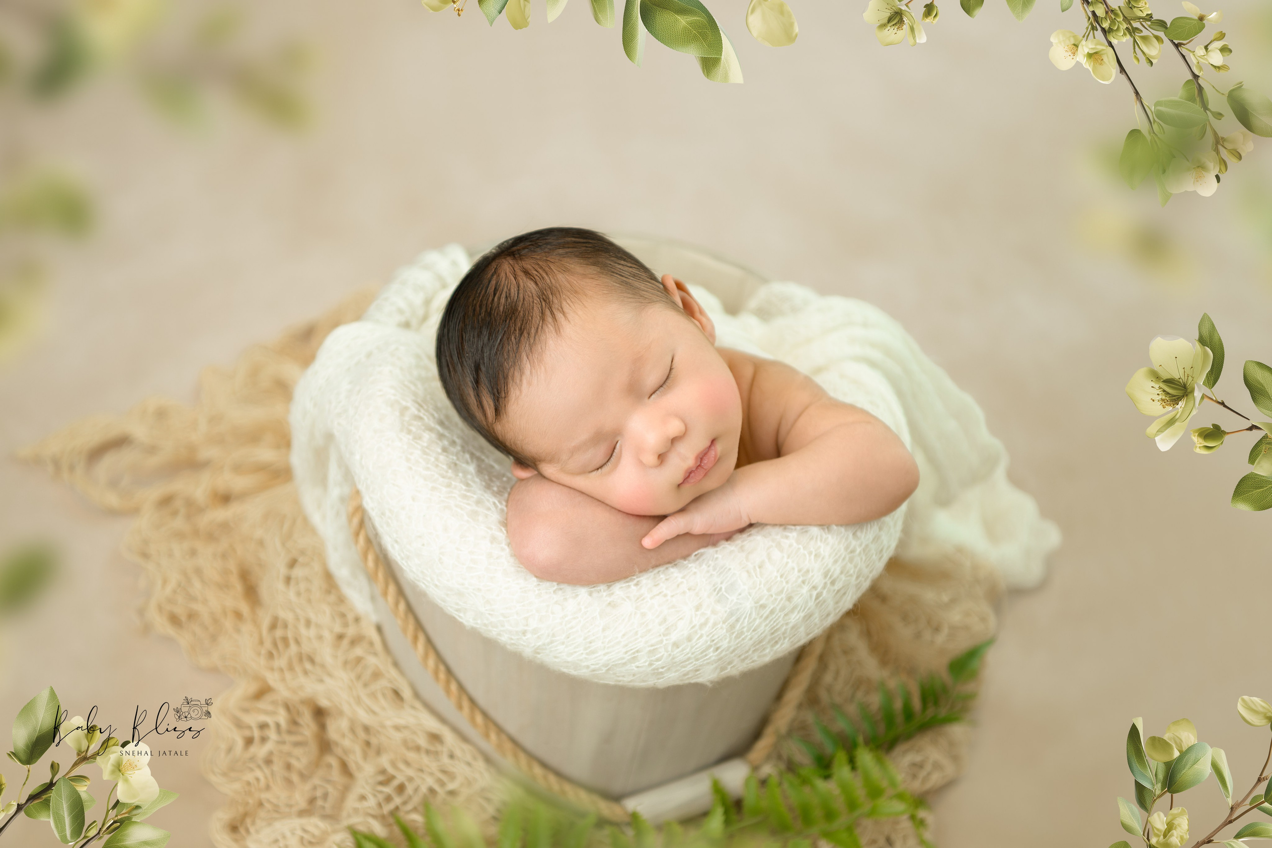 Best newborn photographer in Doha, Qatar. Best infant photoshoot in Doha, Qatar. Newborn photo session in Doha Qatar, baby, sitter, cake smash, pre-birthday, maternity, family photographer in Doha, Qatar