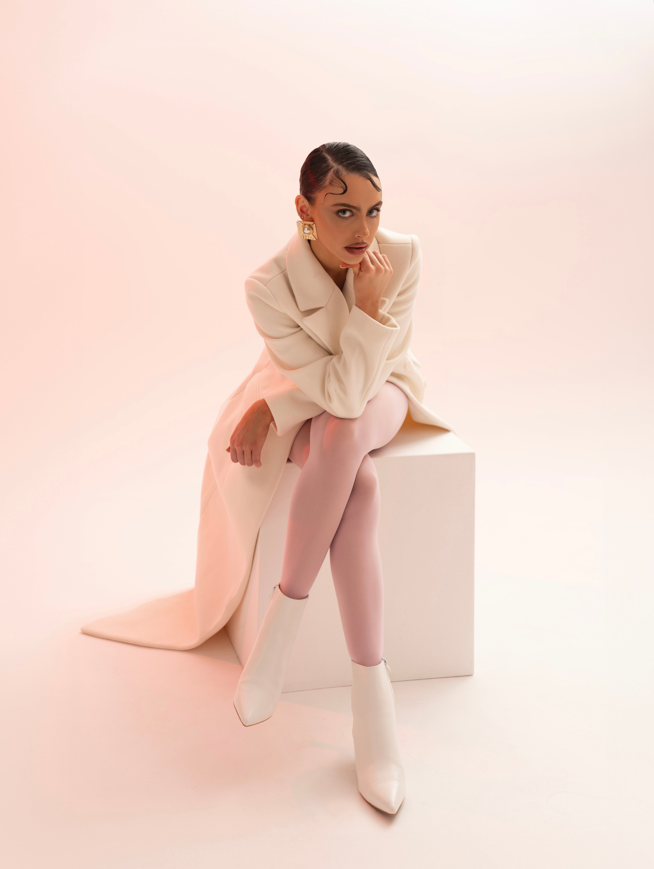 Photographer. Photo studio Aesthetic Space. Rental studio from 1 hour