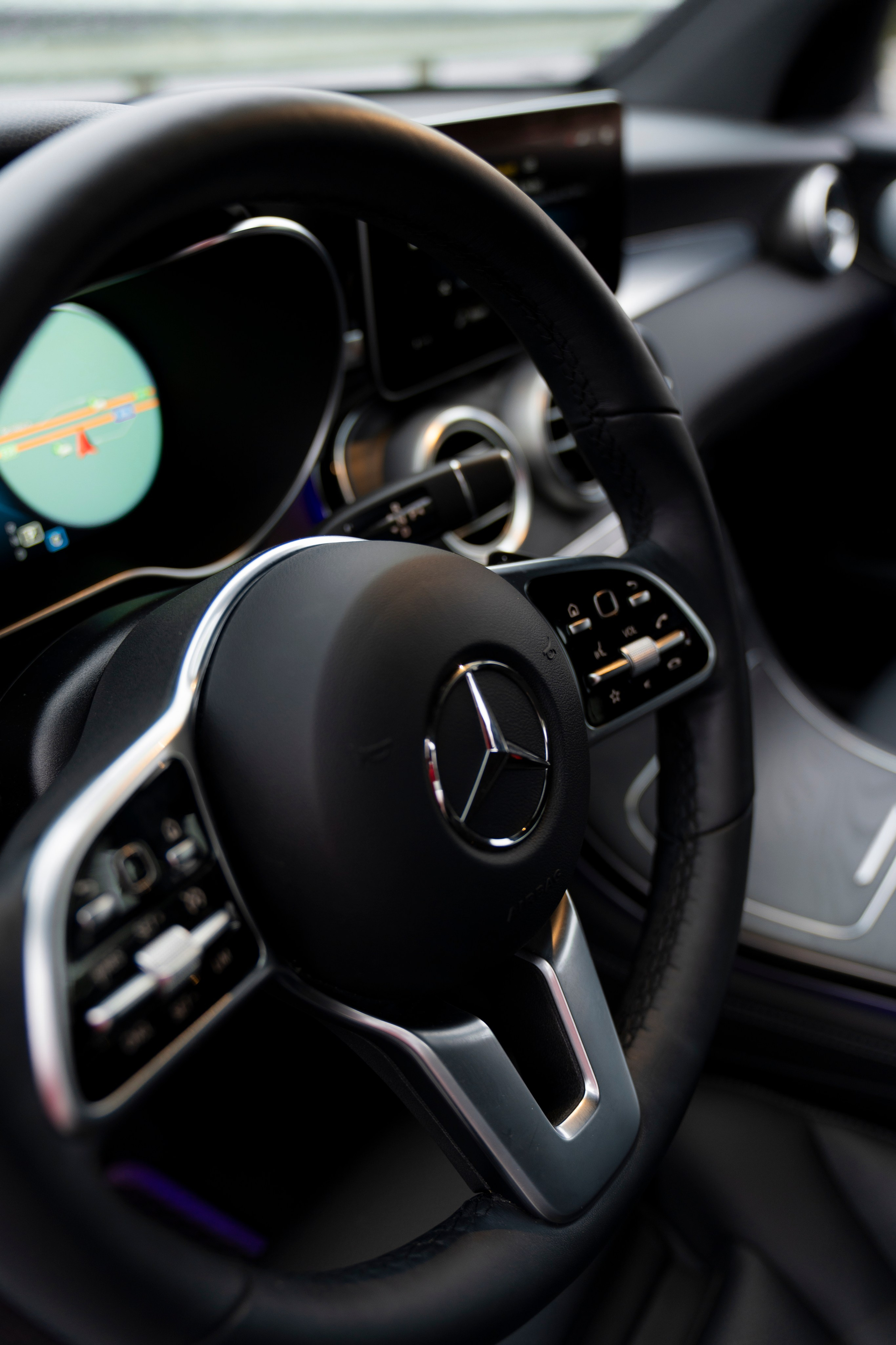 Сяду за руль и закрою дверь. ...........