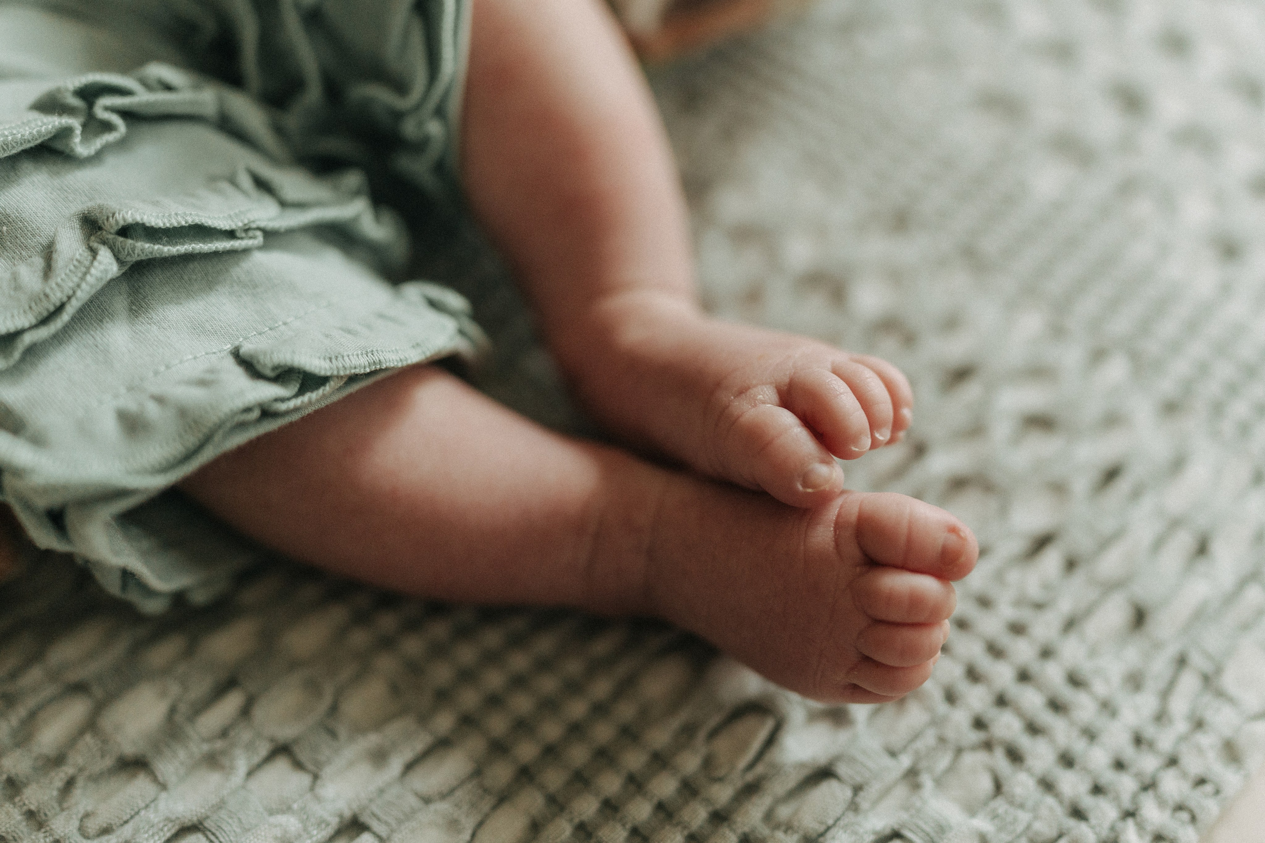 Newborn Photography with Parents – Gentle & Loving Moments. Alisa Tant — Family and newborn photographer Bucks County, Montgomery county, Philadelphia, NJ