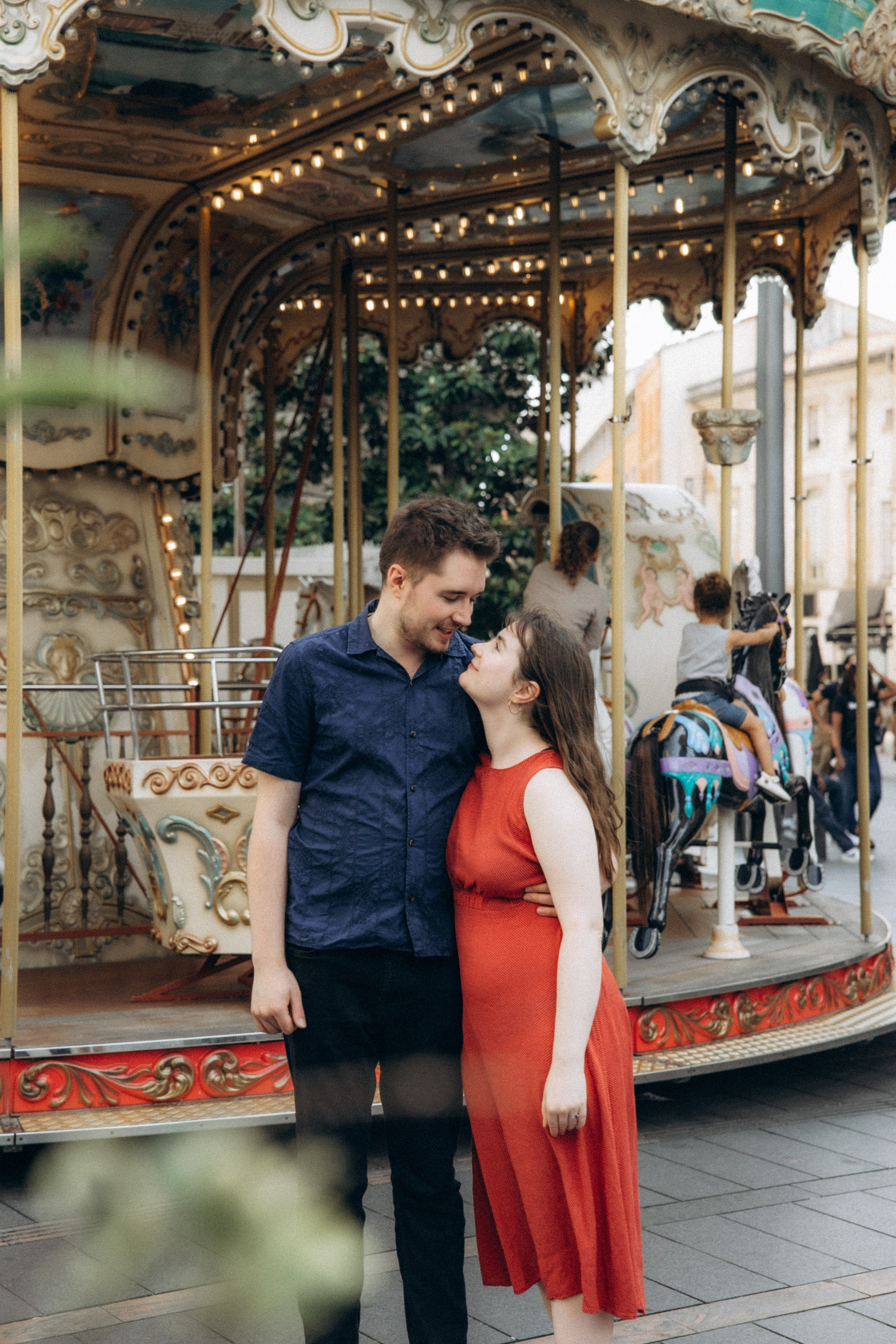 Surprise proposal photoshoot in Toulouse: romantic moment to remember. Eugénie Smirnova — your photographer in Toulouse and southwest France