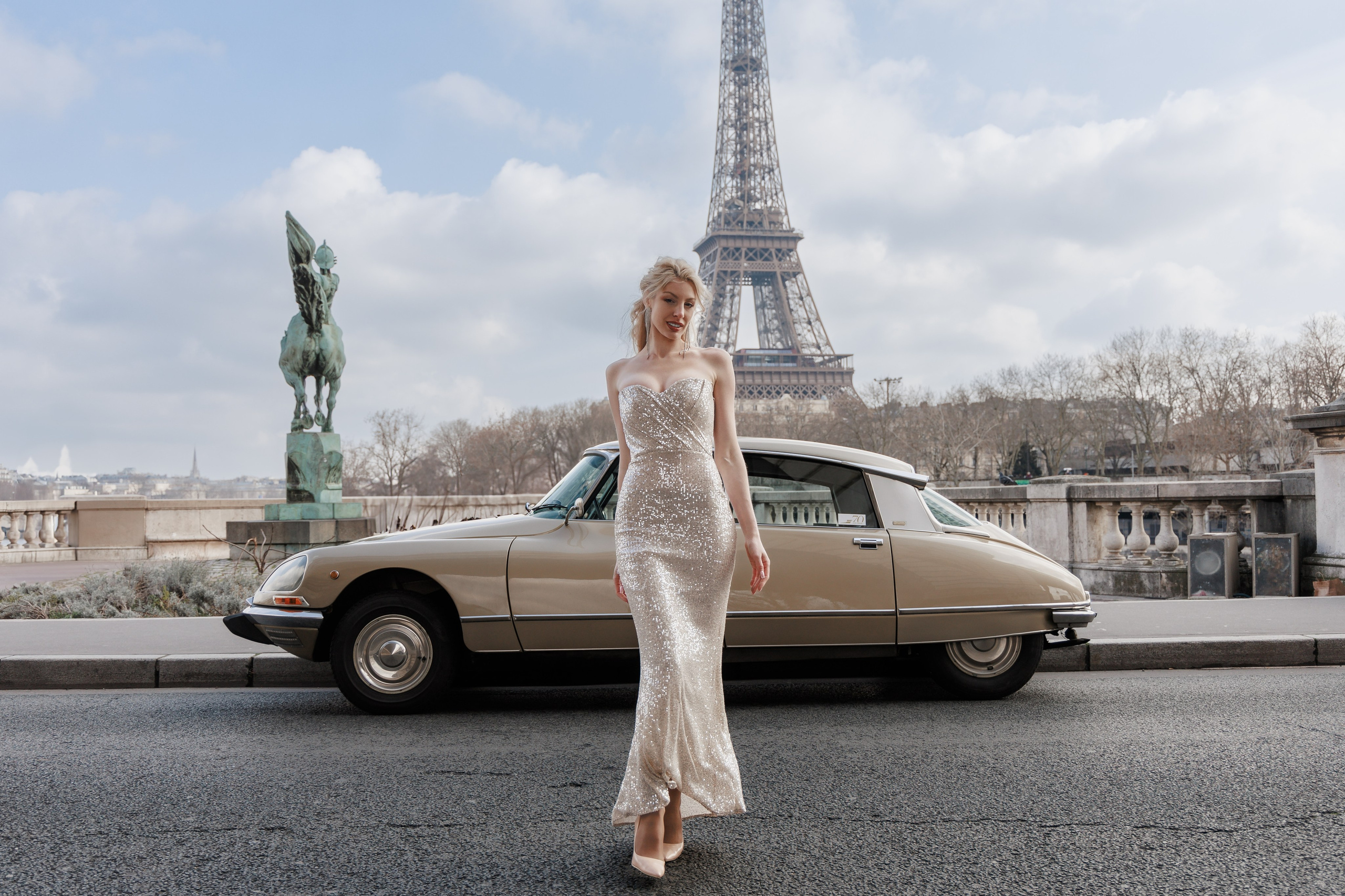 Bir-Hakeim Bridge in Paris — The Iconic Location for Luxury Proposal & Elopement Photography. Photographe à Paris