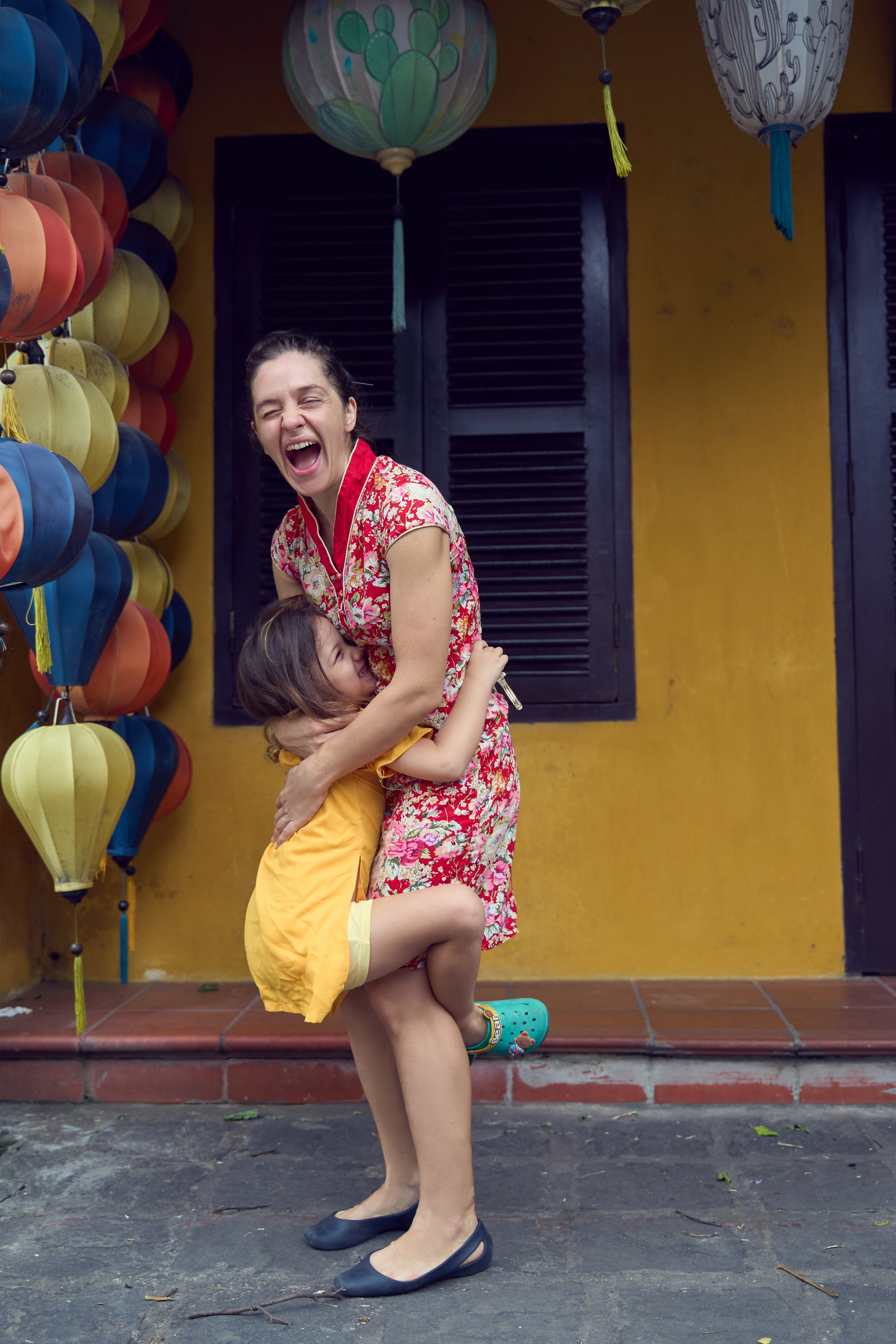 Photographer in Hoi An — Veronika Guzenko. Natural photoshoots for couples, families and solo travelers. Book your shoot today