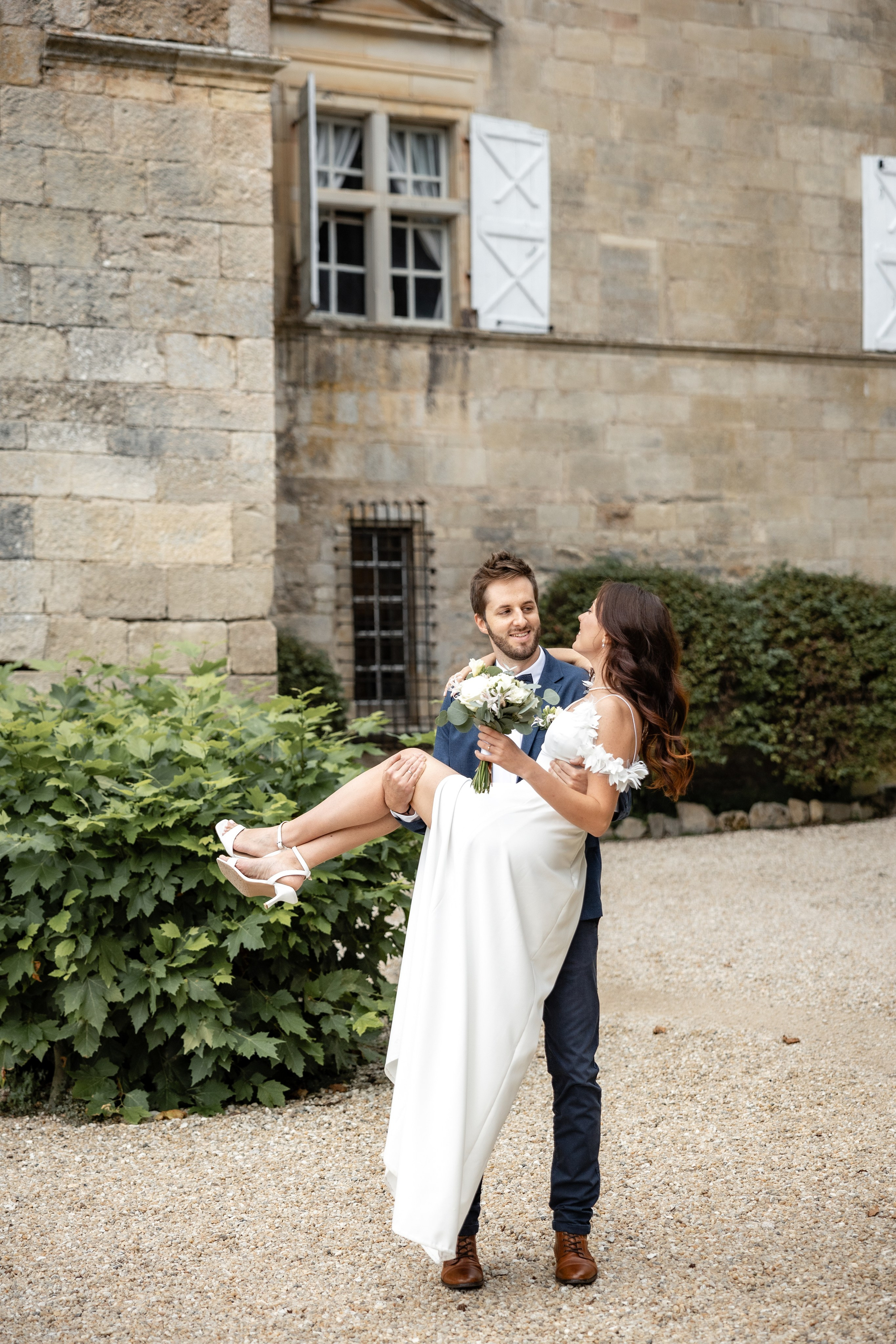 French Chateau Wedding. Elopement at Château de Cénevières. Eugénie Smirnova — your photographer in Toulouse and southwest France
