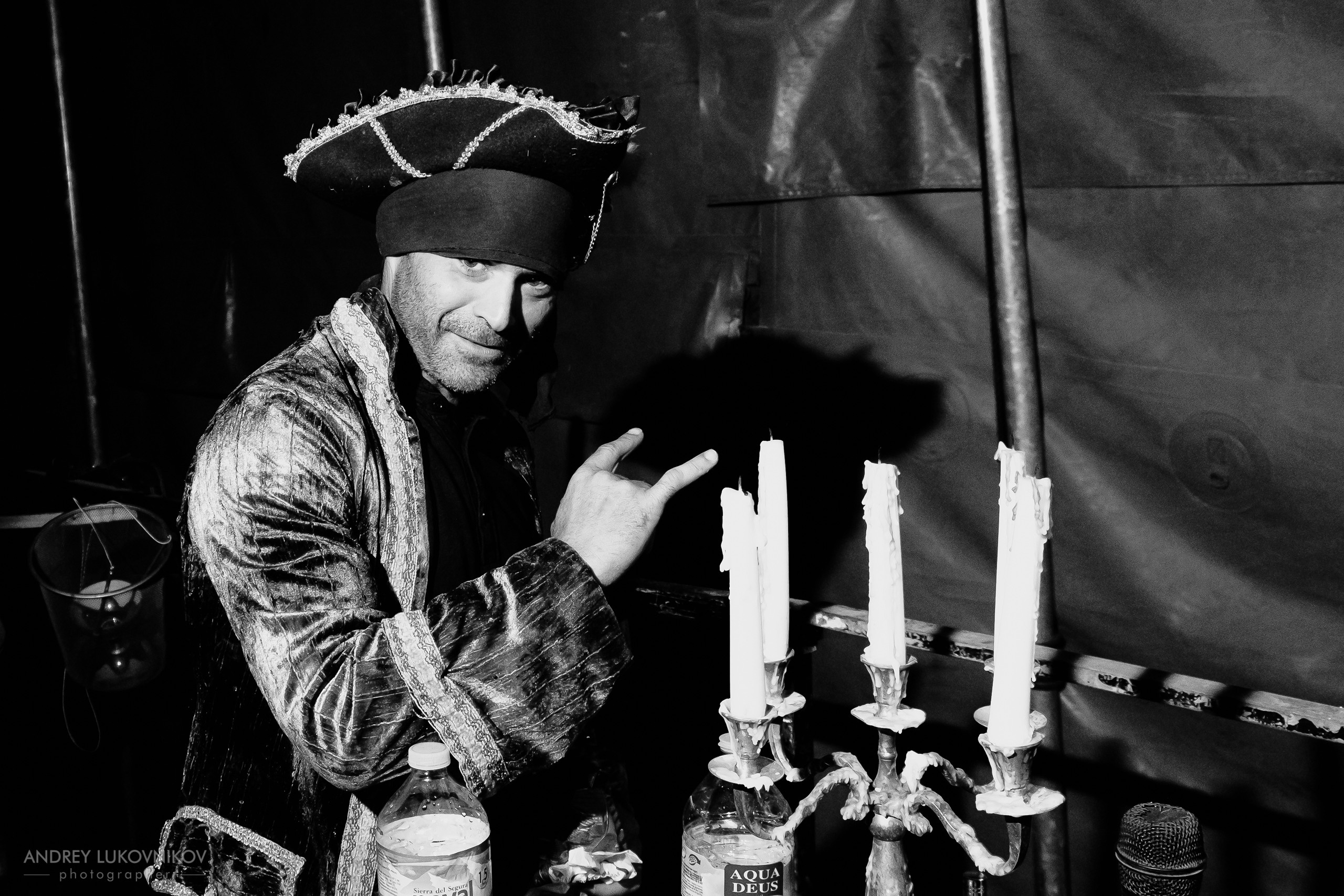 Sesión de fotos entre bastidores en El Circo Encantado: la vida de los artistas tras bambalinas