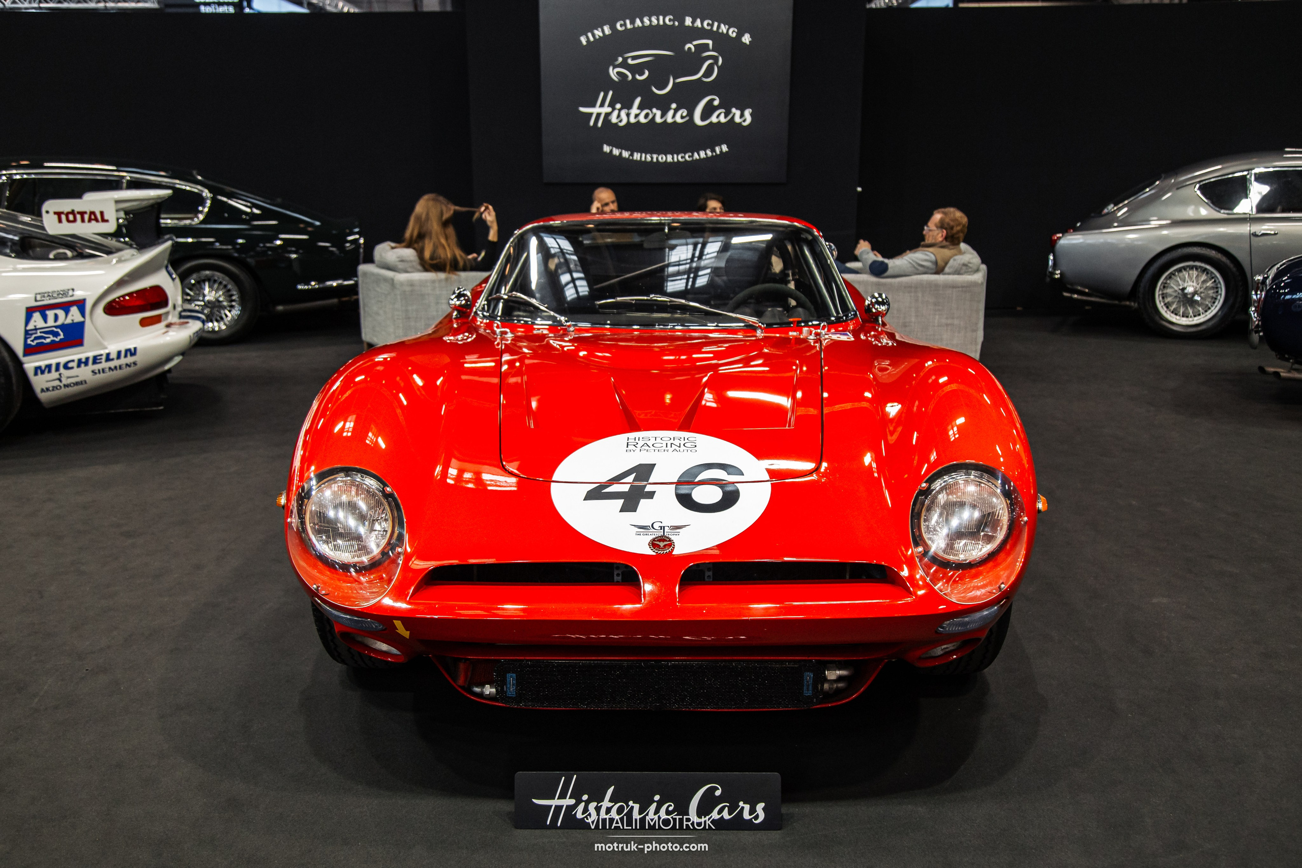 Retromobile 2023. Photographe de voitures à Paris — Vitalii Motruk