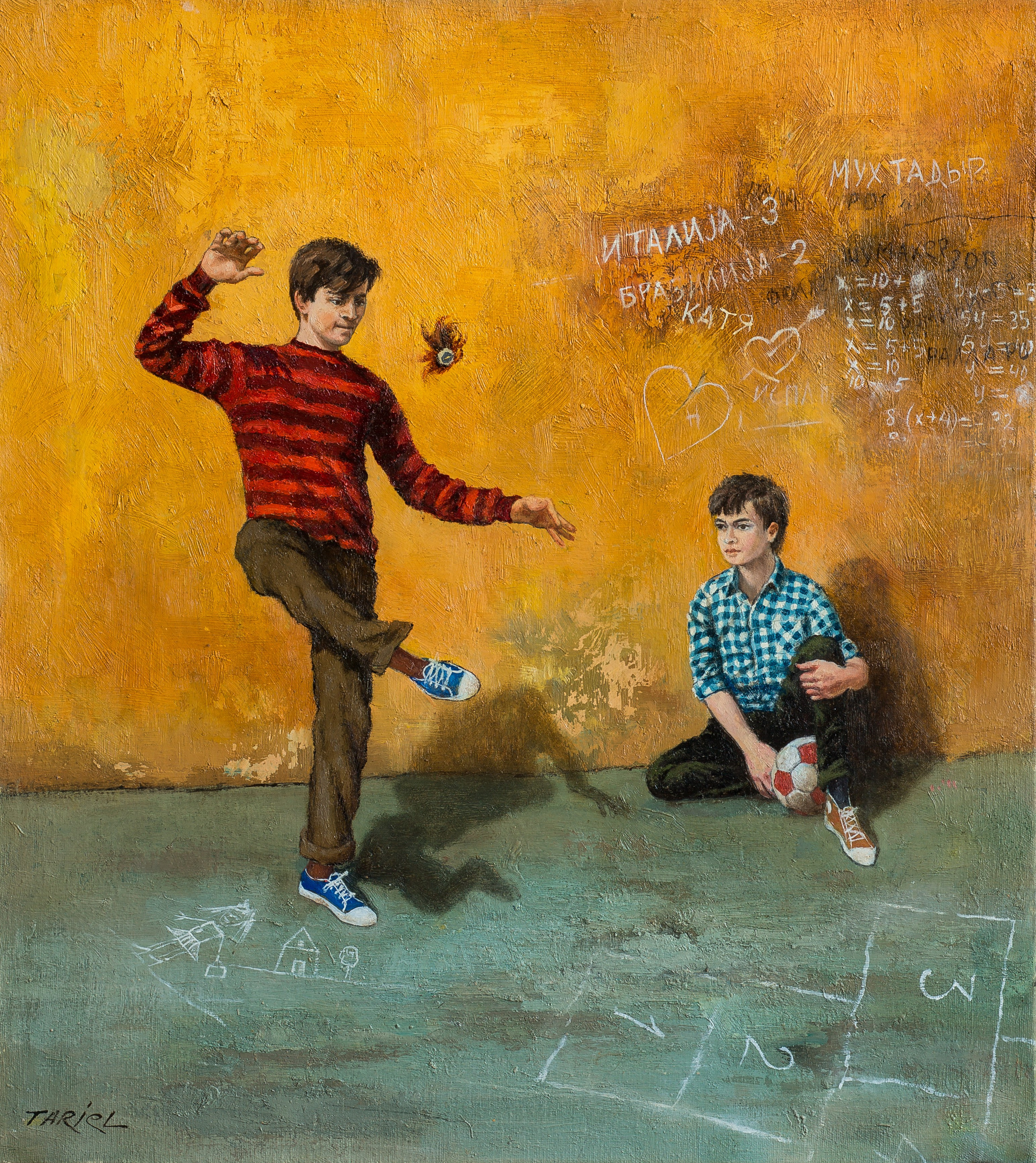 Tariel Əhmədovun yağlı boya ilə çəkilmiş rəsm əsəri, üzərində müxtəlif təbaşir və karandaş yazıları, o cümlədən riyazi tənliklər və adlar olan fakturalı, çatlamış sarı divarın qarşısında iki oğlanın oynadığı səhnəni təsvir edir. Qırmızı zolaqlı sviter geyinmiş oğlan havada kiçik, tünd topu və ya obyekti təpikləyir. Mavi damalı köynək geyinmiş digər oğlan isə yerdə futbol topu ilə oturmuş və yuxarı baxır. Boz rəngli yerdə təbaşirlə çəkilmiş "Hopscotch" (Əhəng-çəpər) oyunu üçün işarələr görünür.