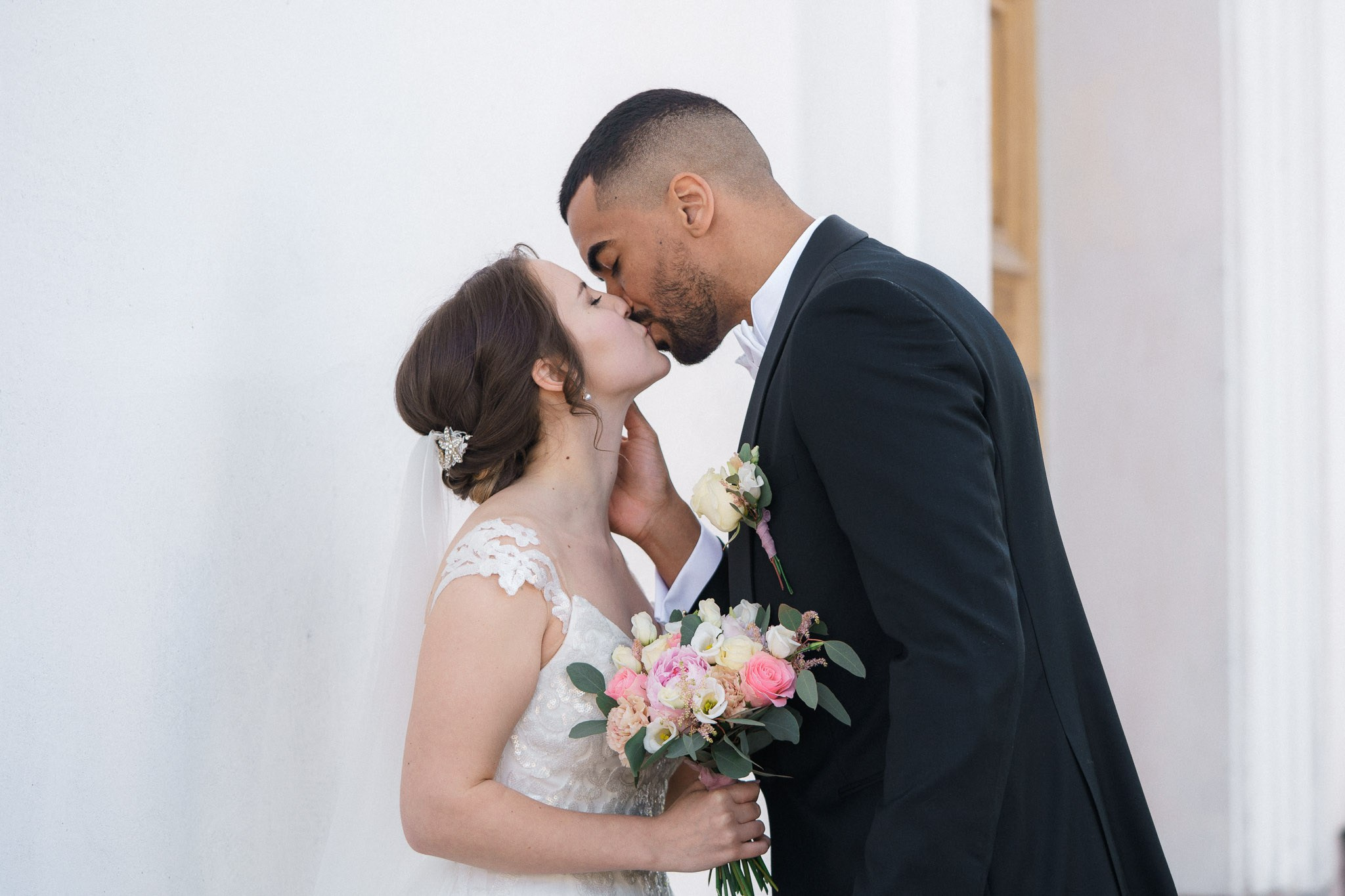 Häävalokuvaaja Helsingissä – Studiohappymoment | Romanttisia hetkiä