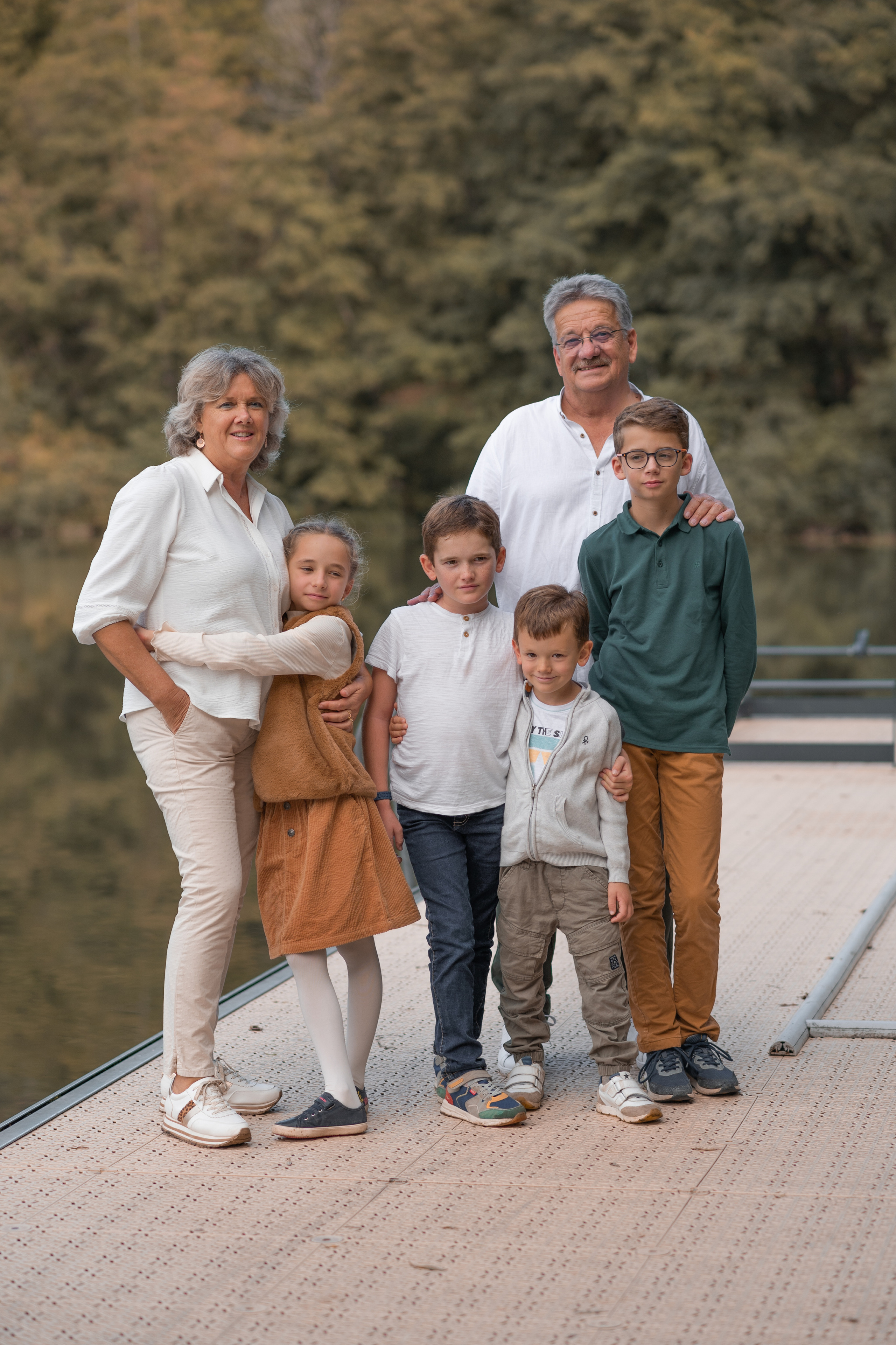 Entre grands-parents et petits-enfants. Ekaterina Brevet - photographe de mariage