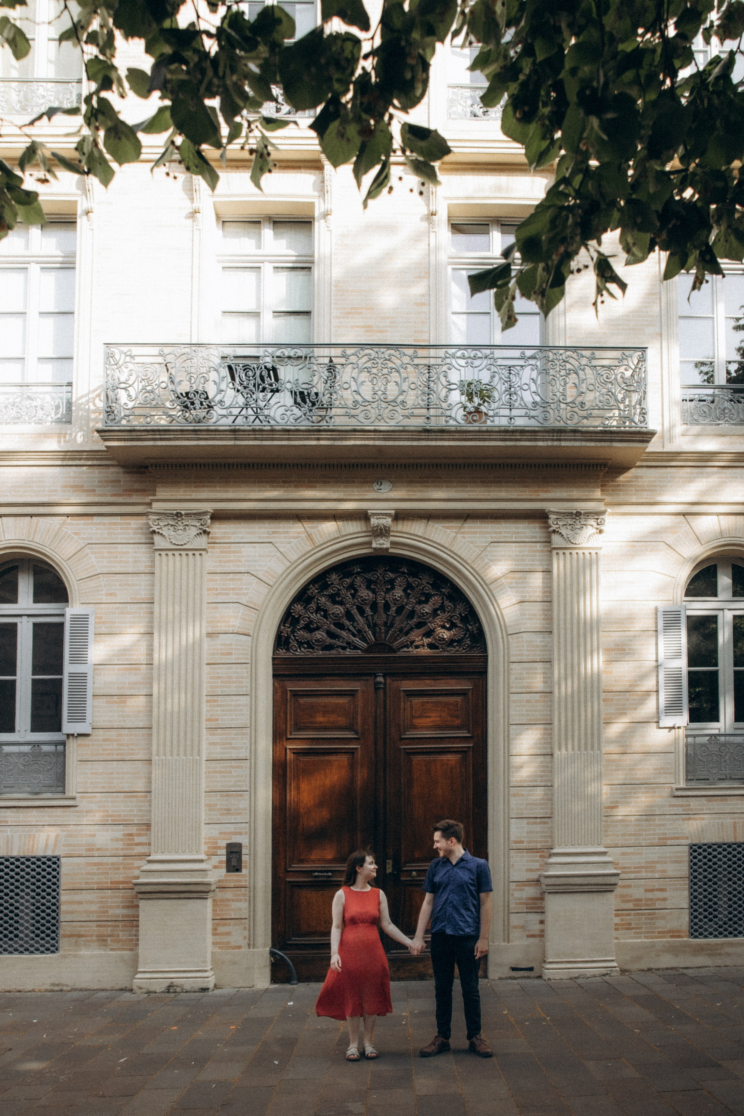 Surprise proposal photoshoot in Toulouse: romantic moment to remember. Eugénie Smirnova — your photographer in Toulouse and southwest France