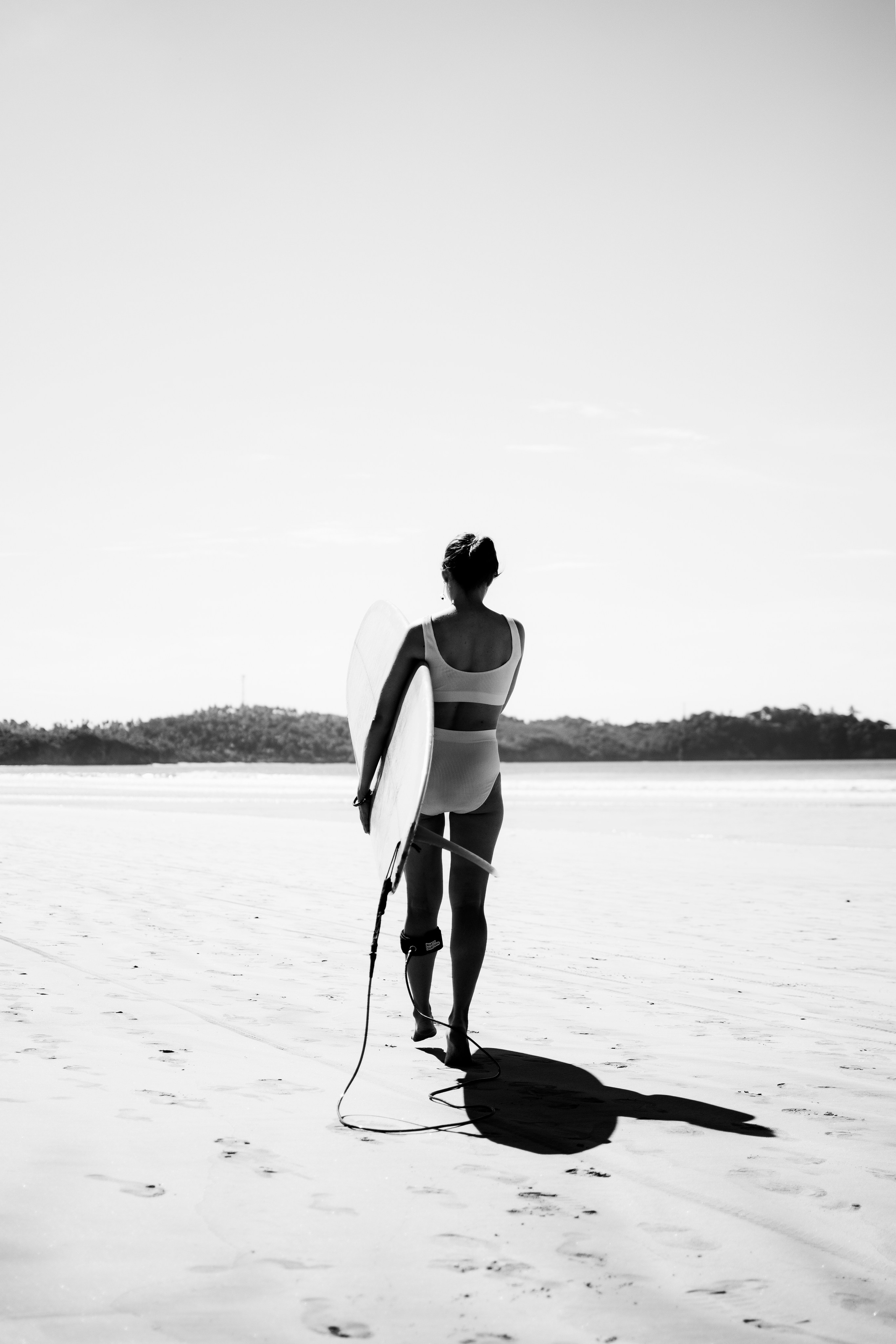 Photoshoot with a surfboard | BW