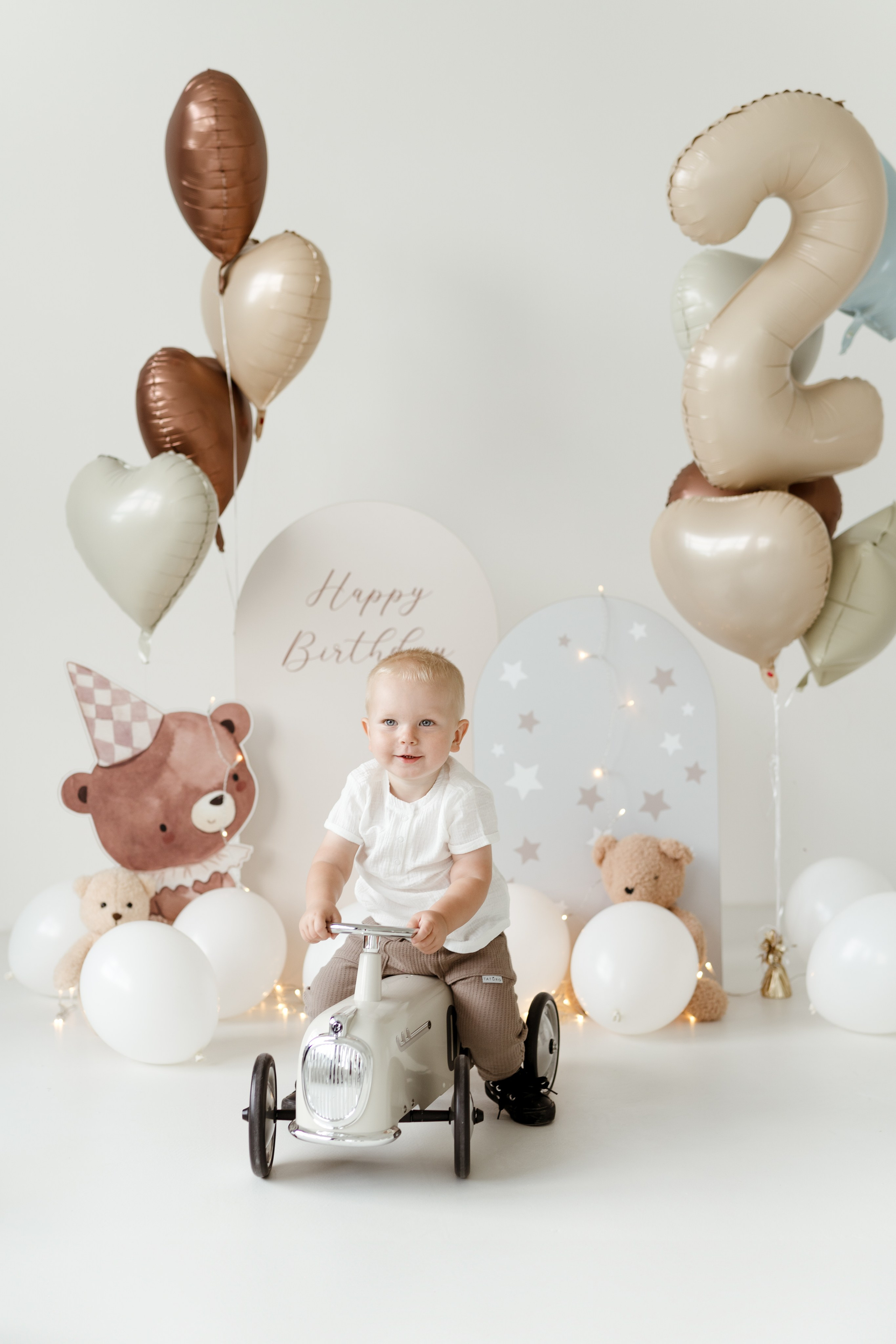 Sesja urodzinowa dziecięca. Fotograf Łódź - sesja ciążowa, noworodkowa, dziecięca. Studio w Łodzi