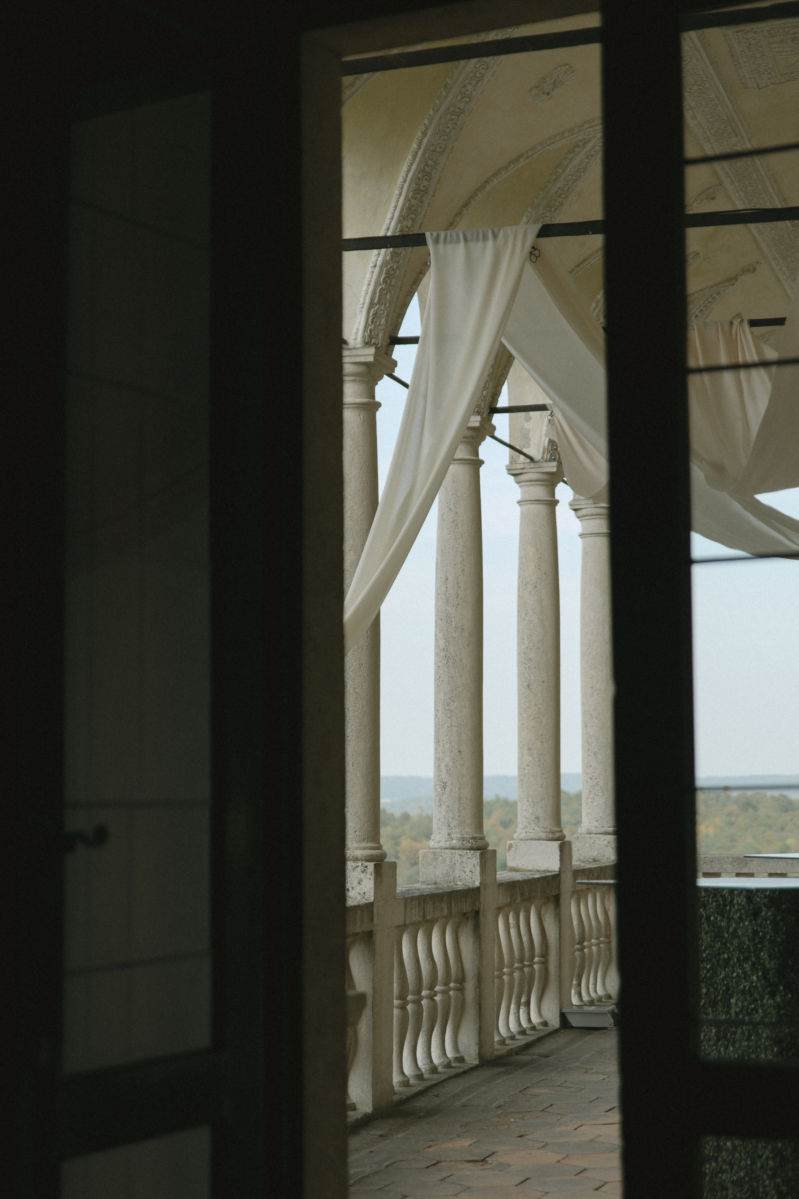 Elegant Castle Wedding in Austria | Alwin & Ruth’s Fairytale Celebration. Wedding photographer and videographer based in Timisoara, Romania