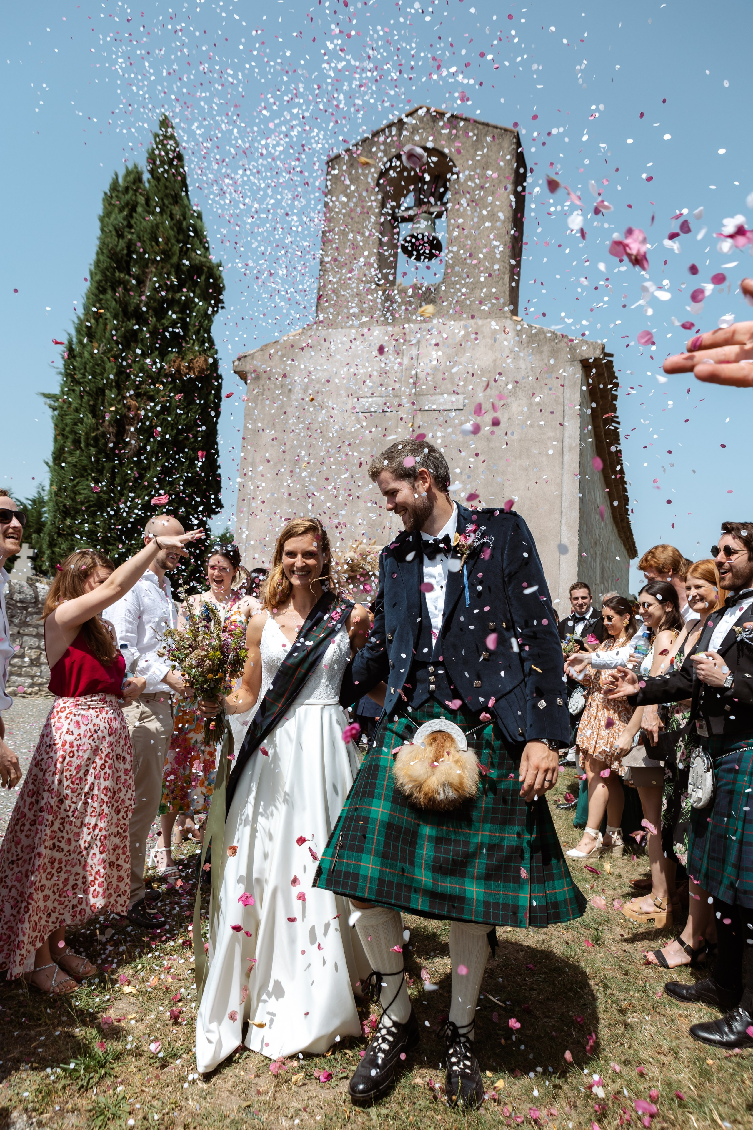 British — scottish wedding in Souquet Hall, Aquitaine, France. Eugénie Smirnova — your photographer in Toulouse and southwest France