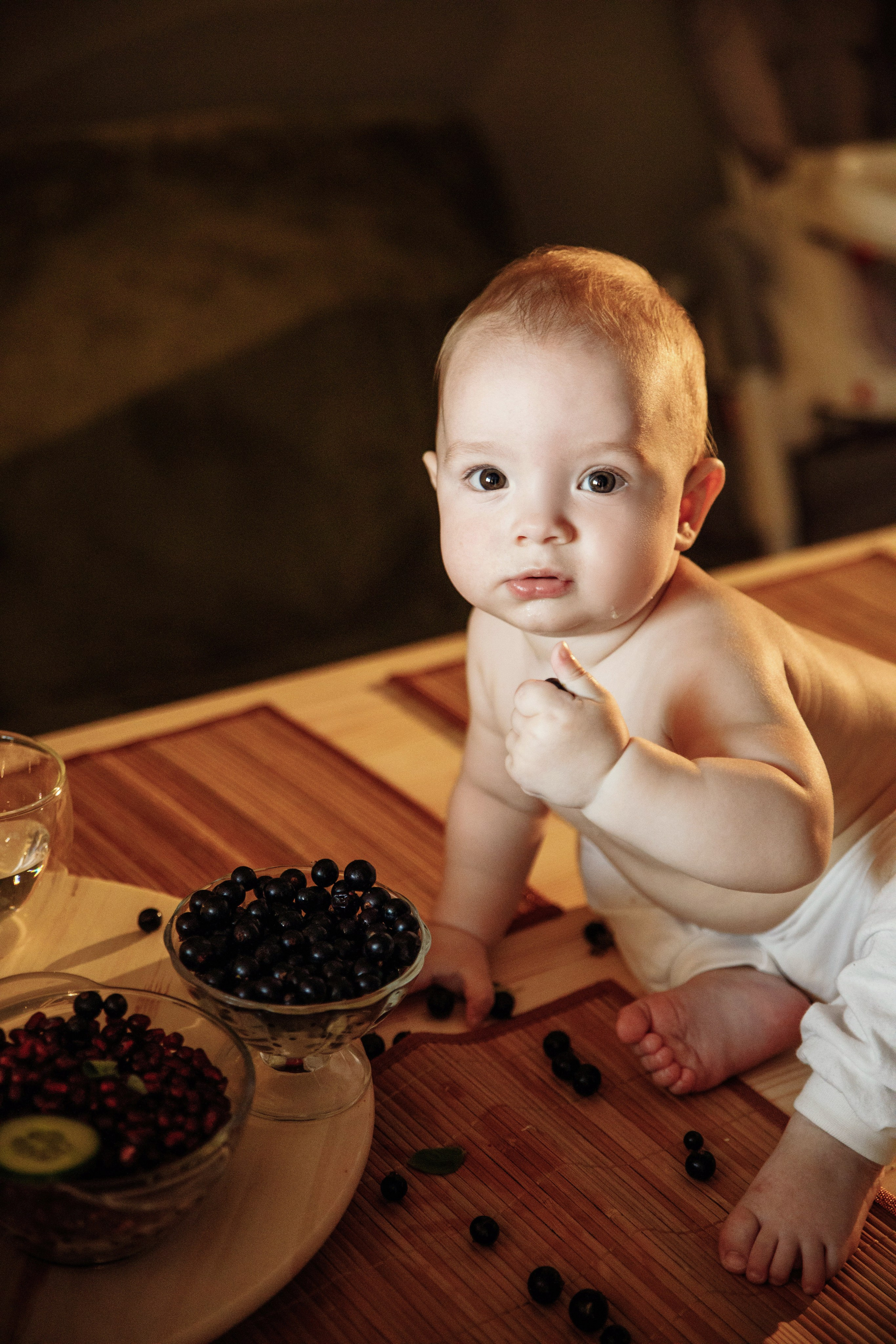 Adorable baby portraits capturing curiosity and first smiles in a natural home setting. Alisa Tant — Family and newborn photographer Bucks County, Montgomery county, Philadelphia, NJ