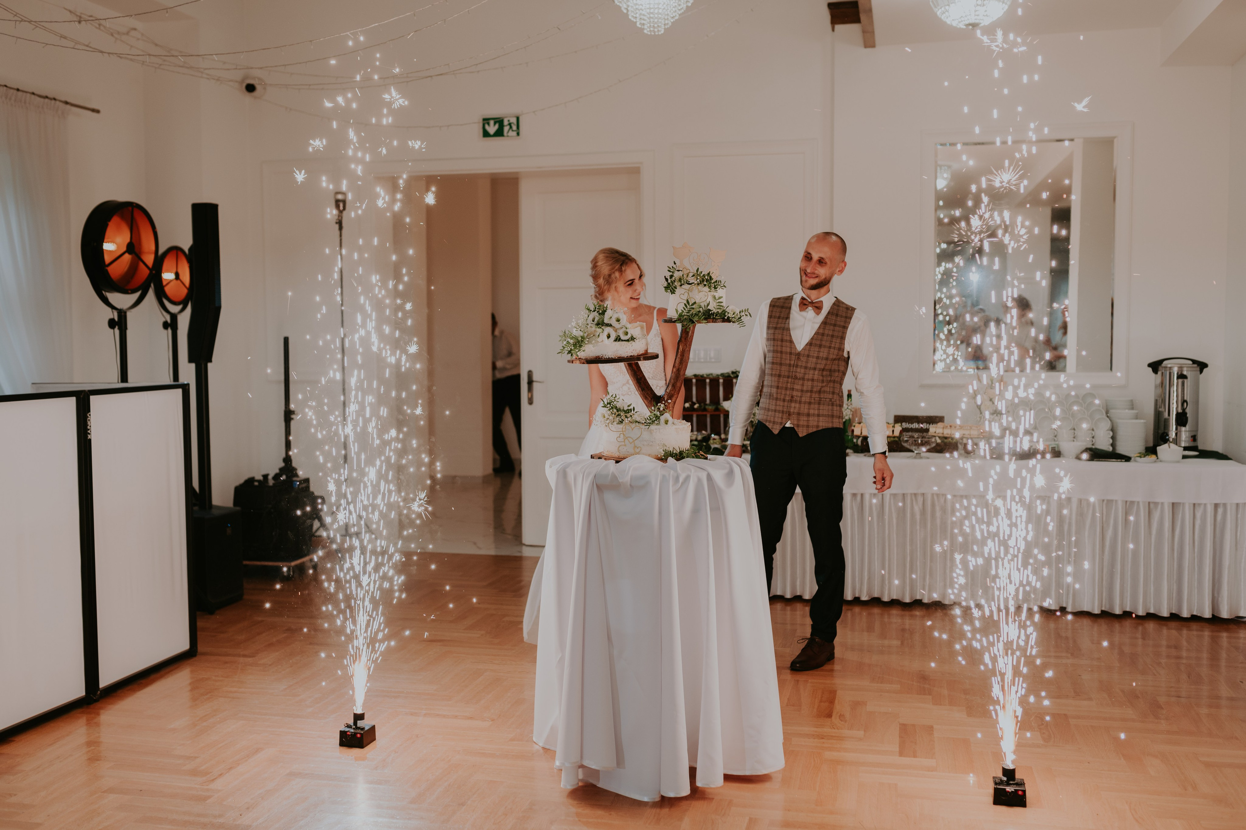 Dwór Wierzbno: plenerowy ślub pod wierzbą. Karkowskafoto - fotografia miłości