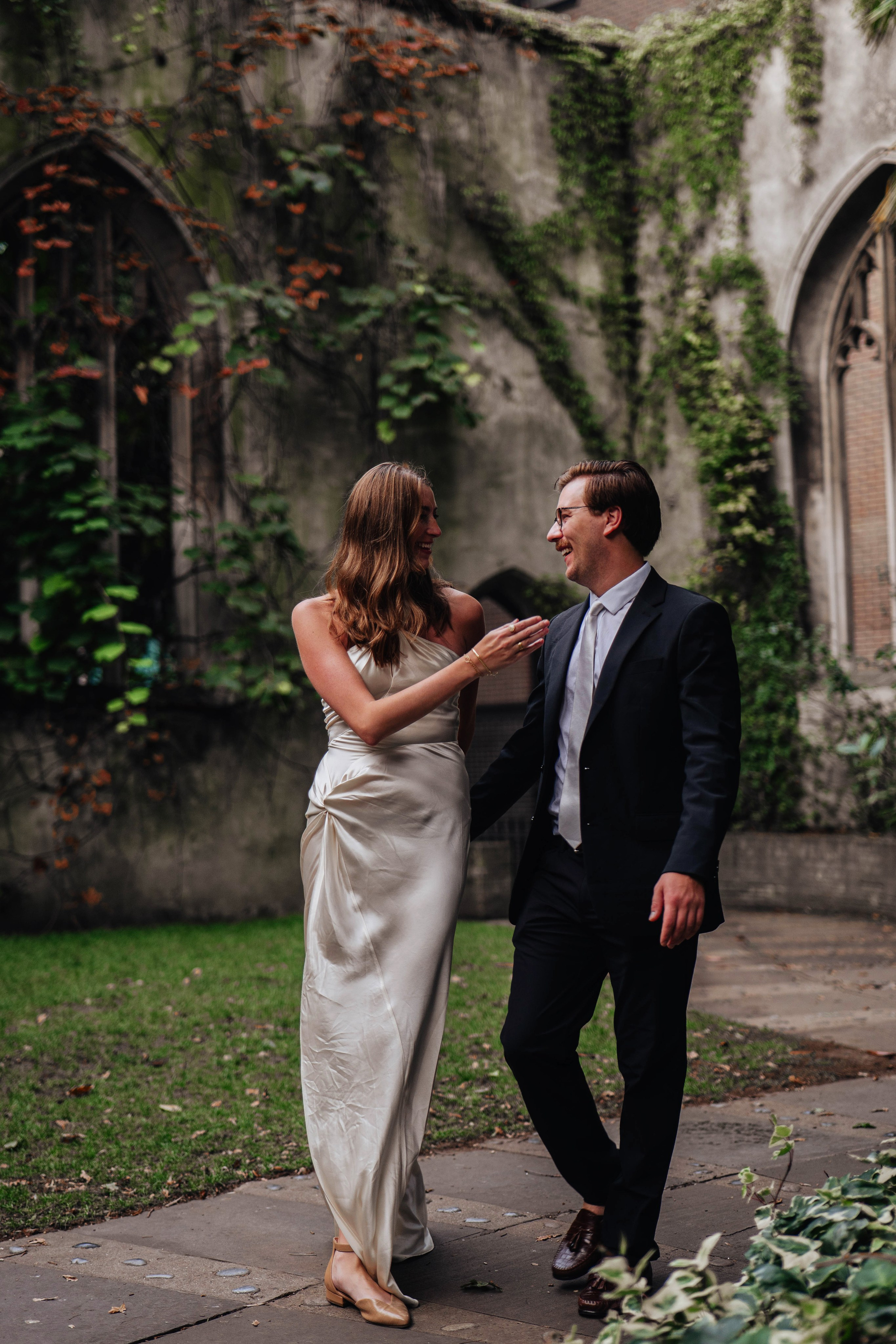 Love near Tower. Wedding and family photographer in London
