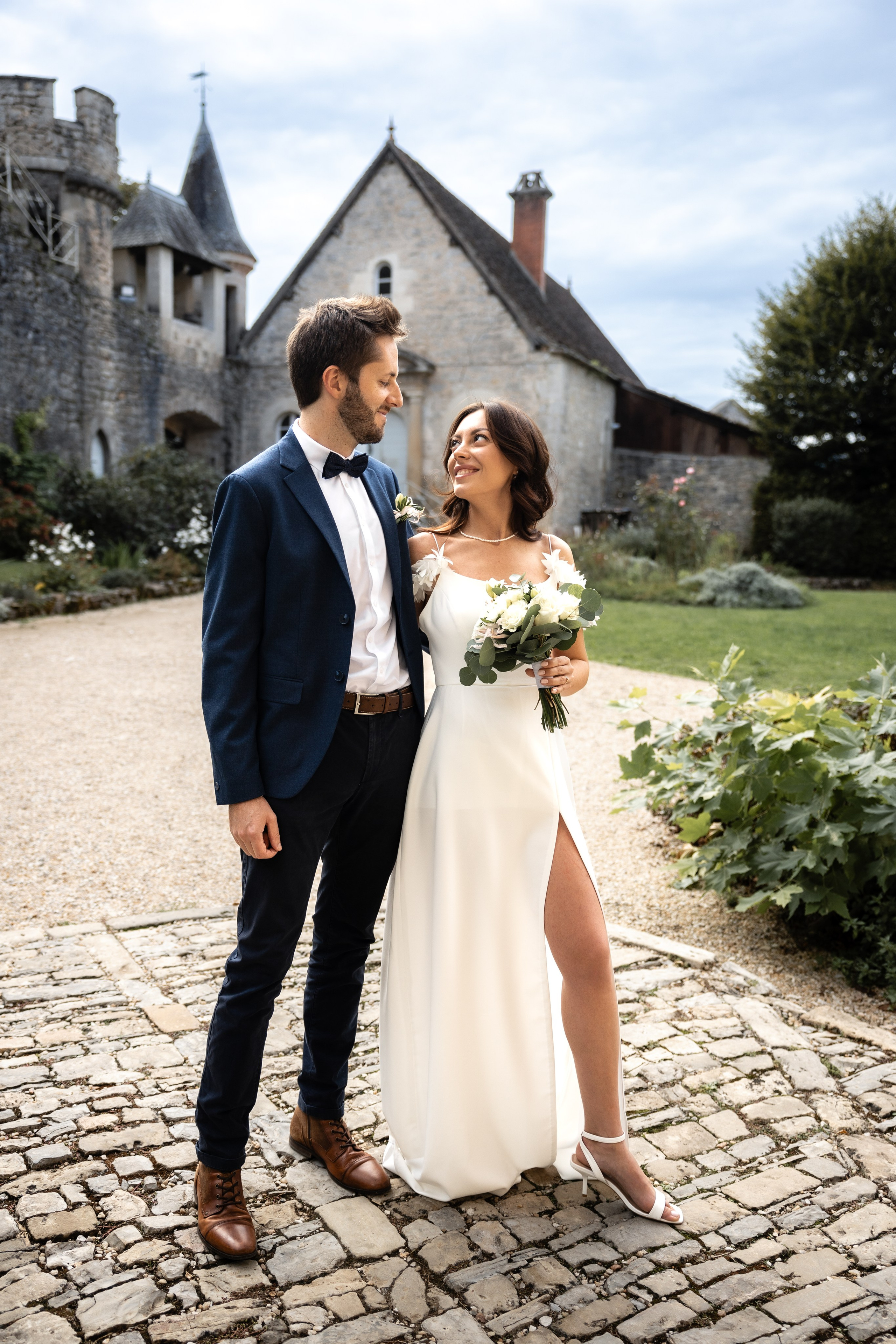 French Chateau Wedding. Elopement at Château de Cénevières. Eugénie Smirnova — your photographer in Toulouse and southwest France