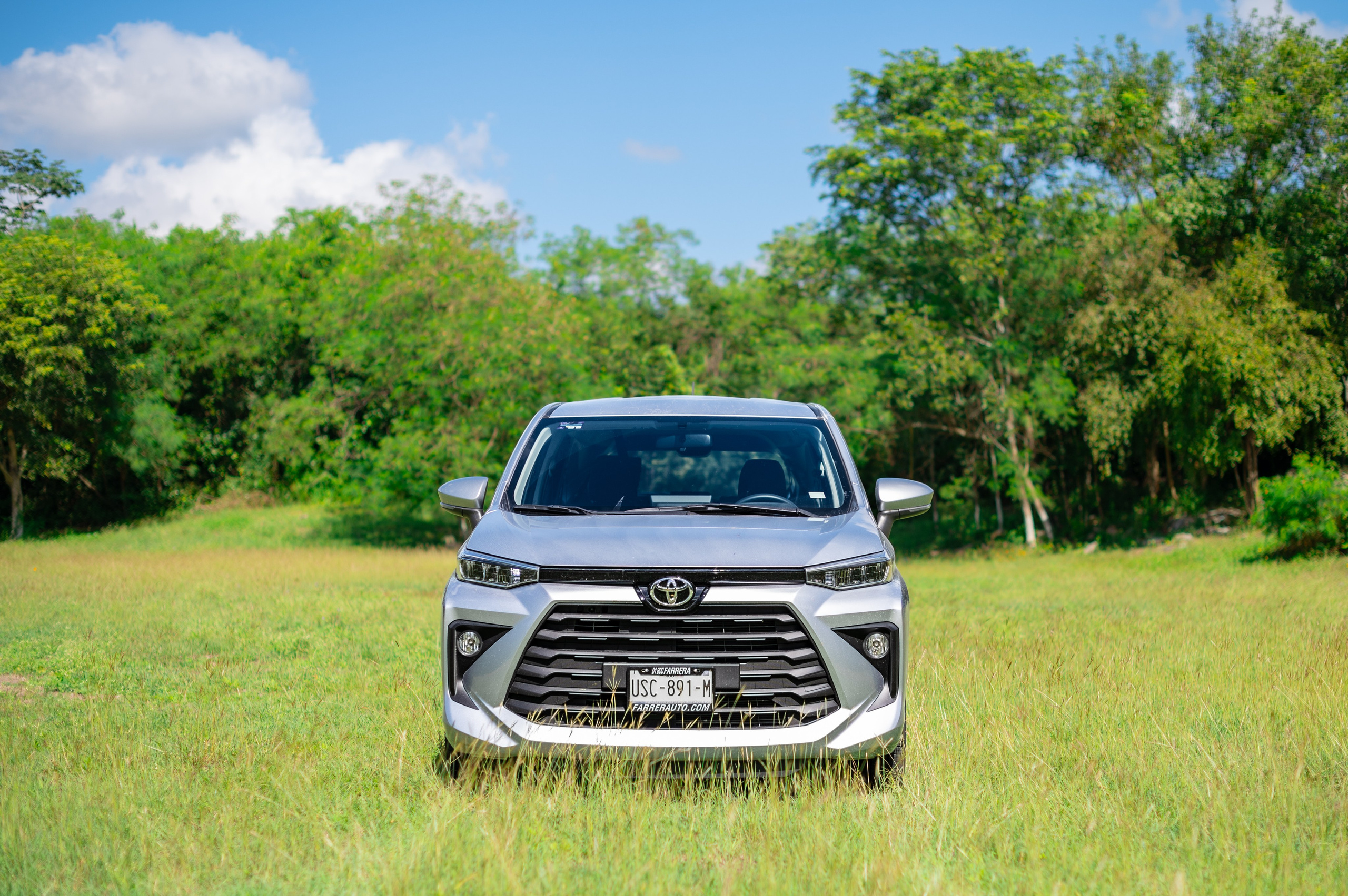 Automotive Photography of Toyota Avanza in Playa del Carmen. PHOTOGRAPHER QUINTANA ROO