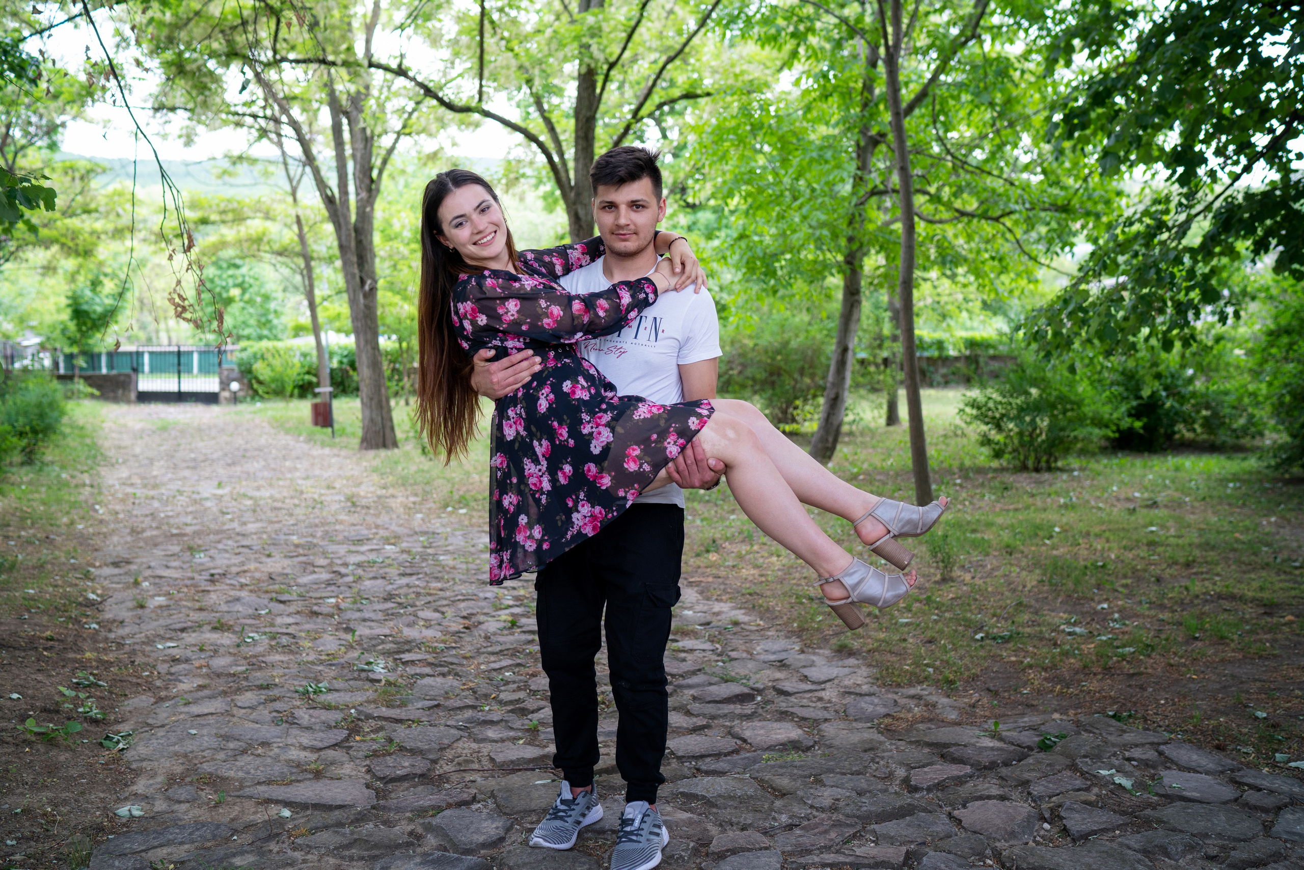 Servicii foto video.- Save the Date Bogdan & Iazmina 2024 – o nuntă de neuitat - Save the Date 2024 – Bogdan & Iazmina, iubire și emoție - Save the Date – Bogdan & Iazmina – povestea lor începe acum - Save the Date Bogdan & Iazmina 2024 – detalii de la nunta lor - Fotografii Save the Date Bogdan & Iazmina 2024 – momente speciale, fotograf Botoșani -servicii foto-video-botosani-alin-chirila-fotograf-alinofotostudio-uvertura-mall-servicii-foto