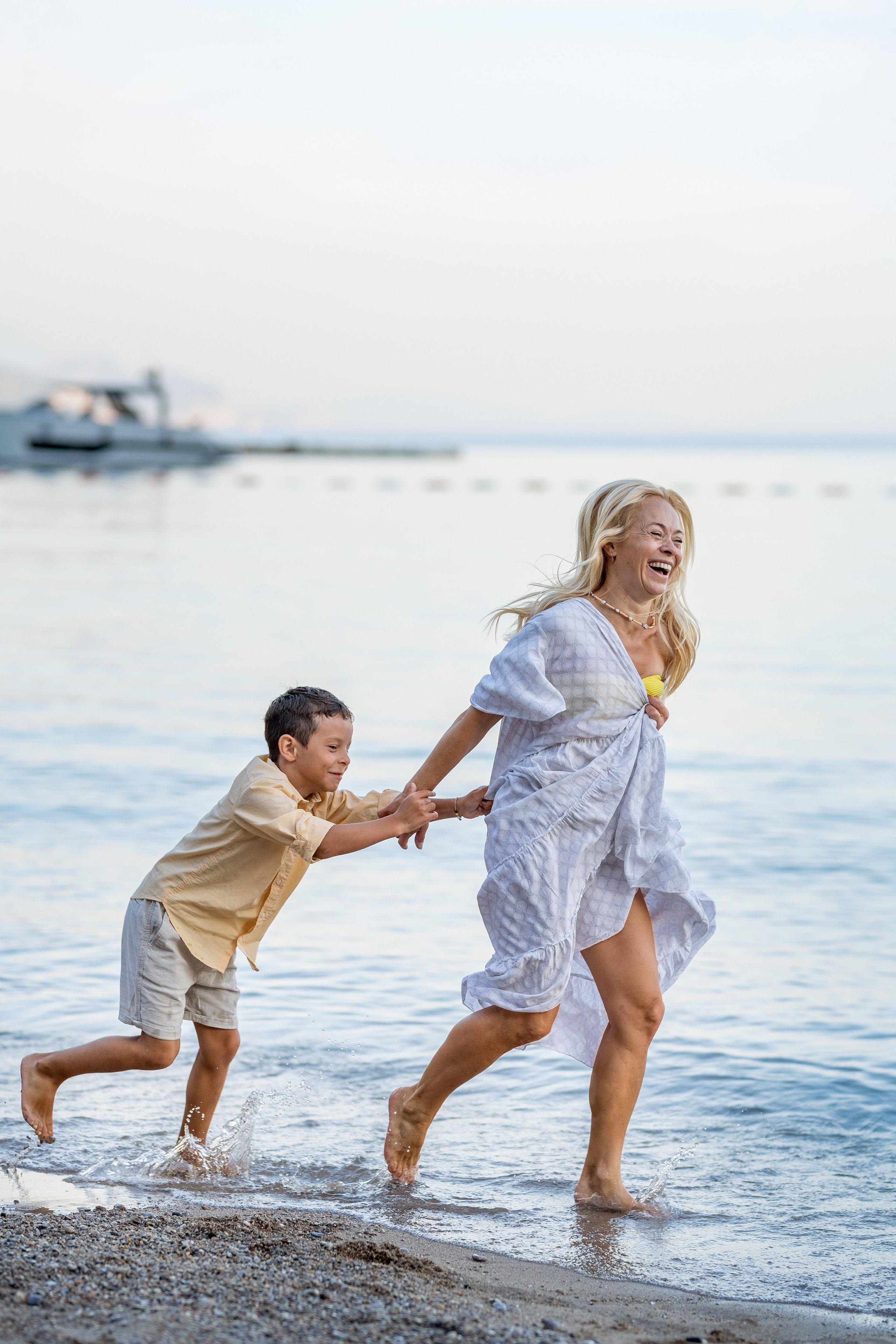 Фотосессия мамы и сына на пляже в Будве, Черногория. Катя Халдеева Фотограф Саратов