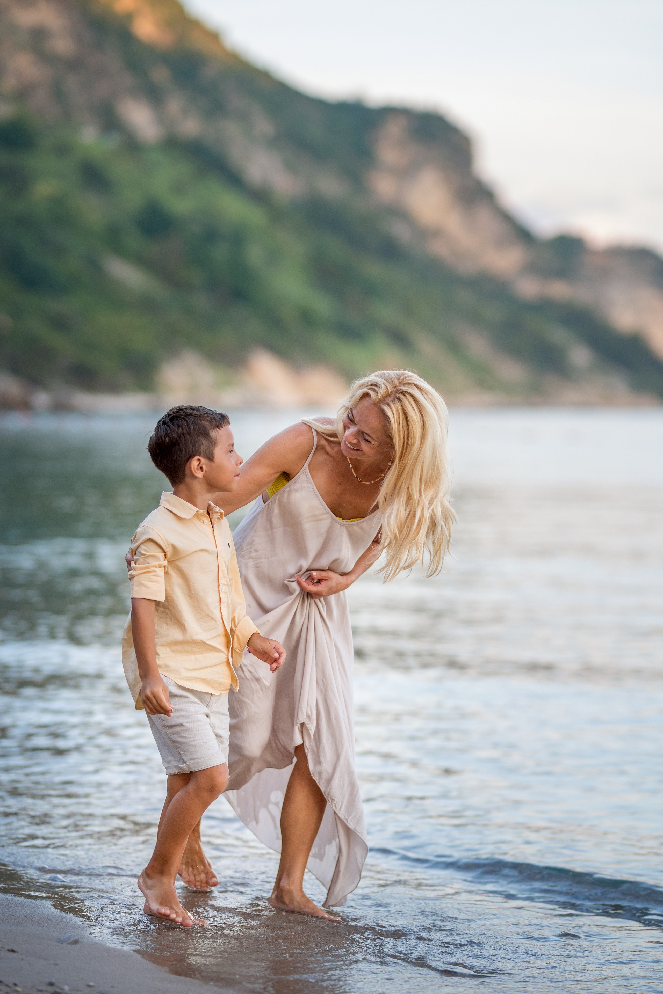 Фотосессия мамы и сына на пляже в Будве, Черногория. Катя Халдеева Фотограф Саратов