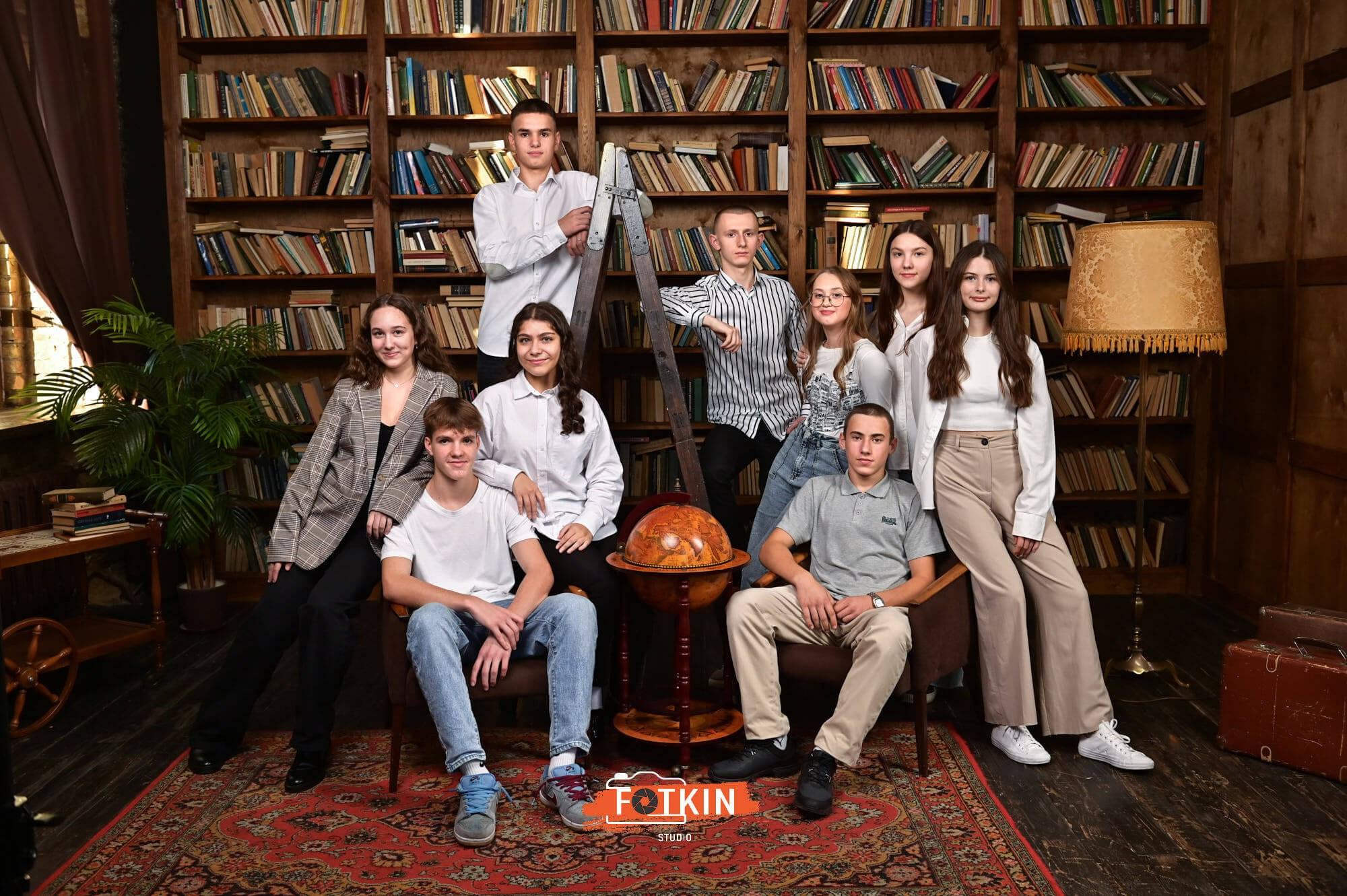 Випускні альбоми для 9- 11 класів Дніпро. Випускні альбоми фотокниги Київ та Дніпро