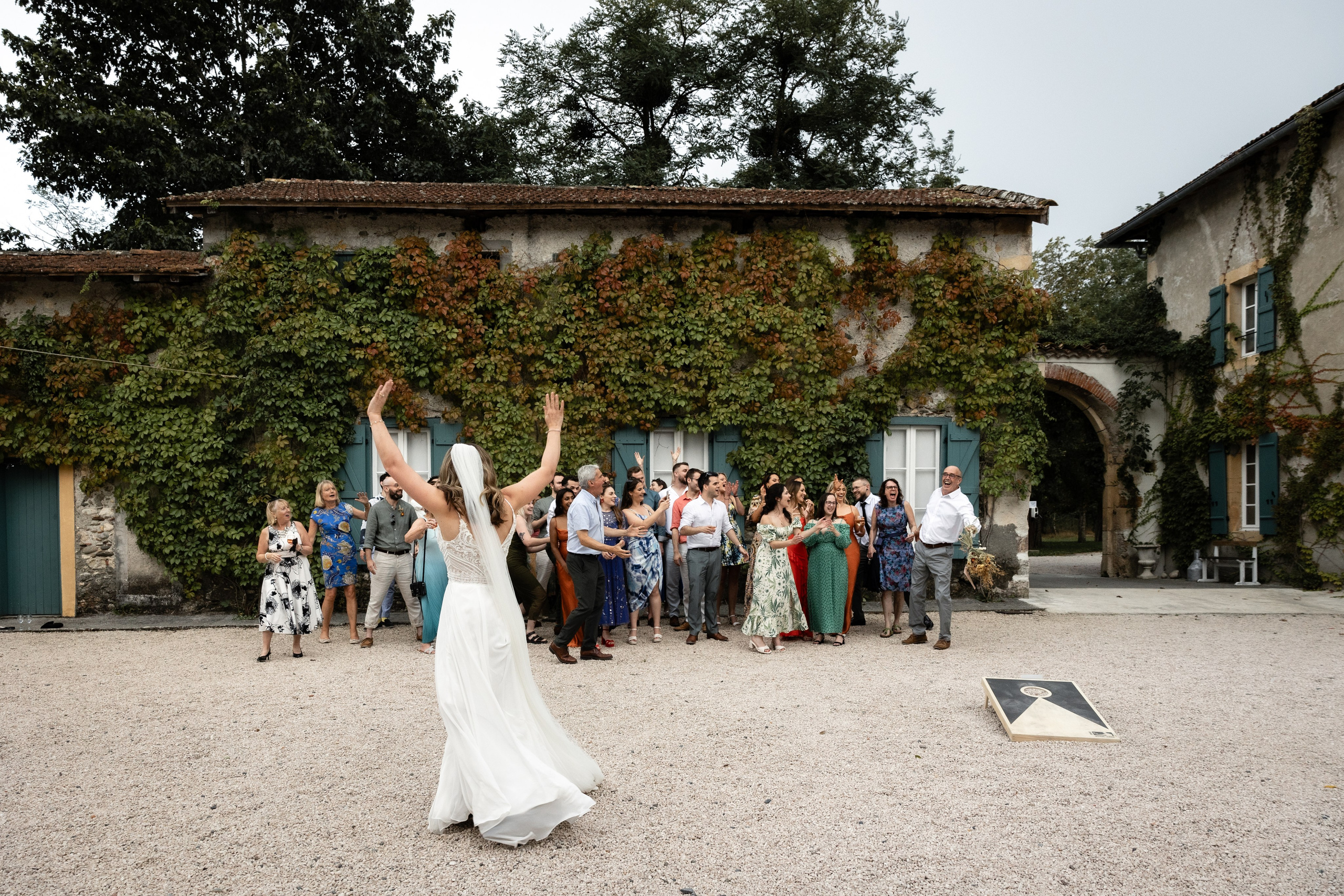 Rachel et Giles. Photo de mariage au Château de Saint-Martory. Eugénie Smirnova — photographe à Toulouse et dans le sud-ouest de la France