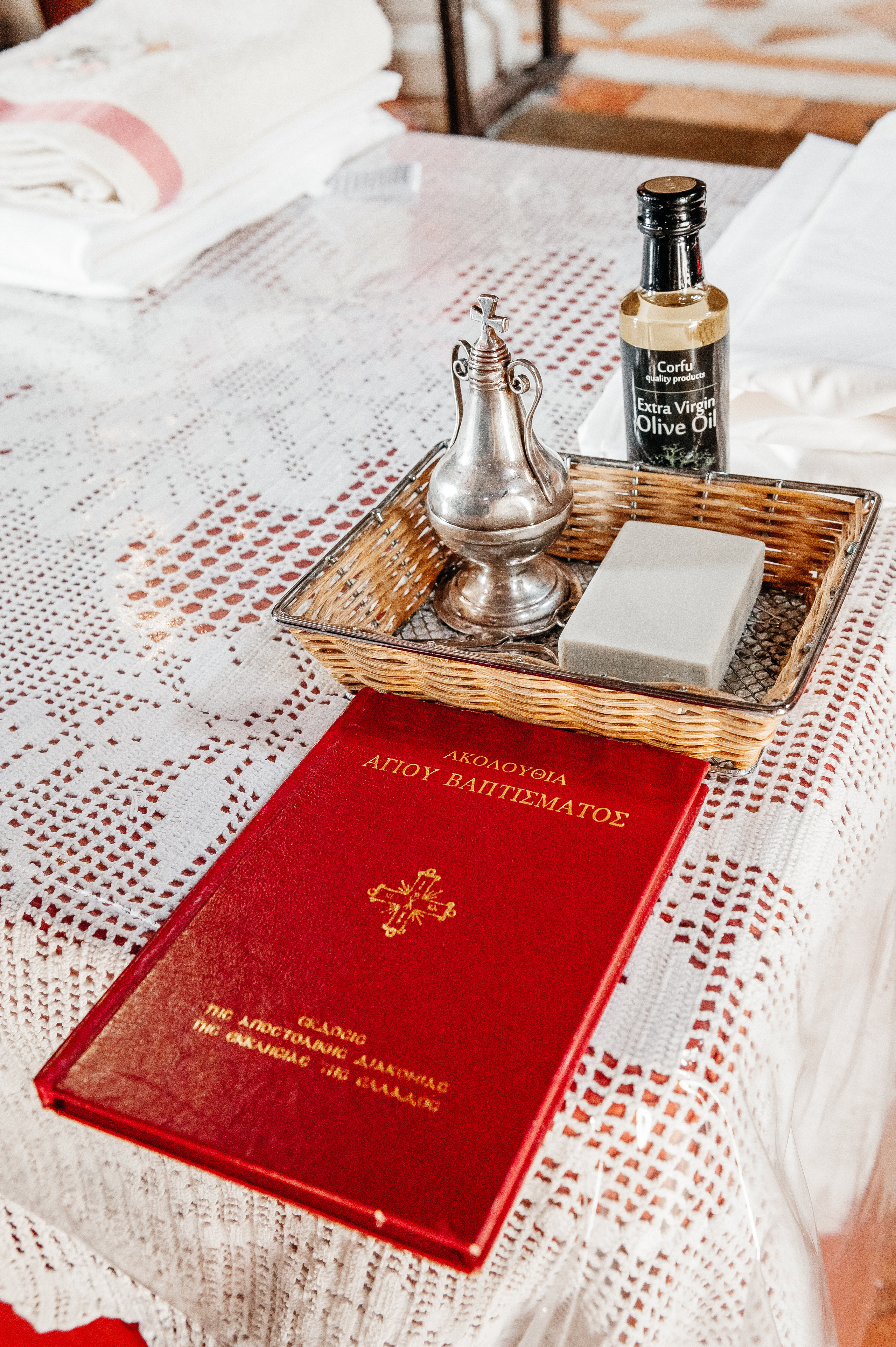 Taufe in St.-Spyridon-Kirche in Korfu, Griechenland. Newbornfotograf Kinderfotograf Ulm Familienfotograf Anastasia Neu-Ulm