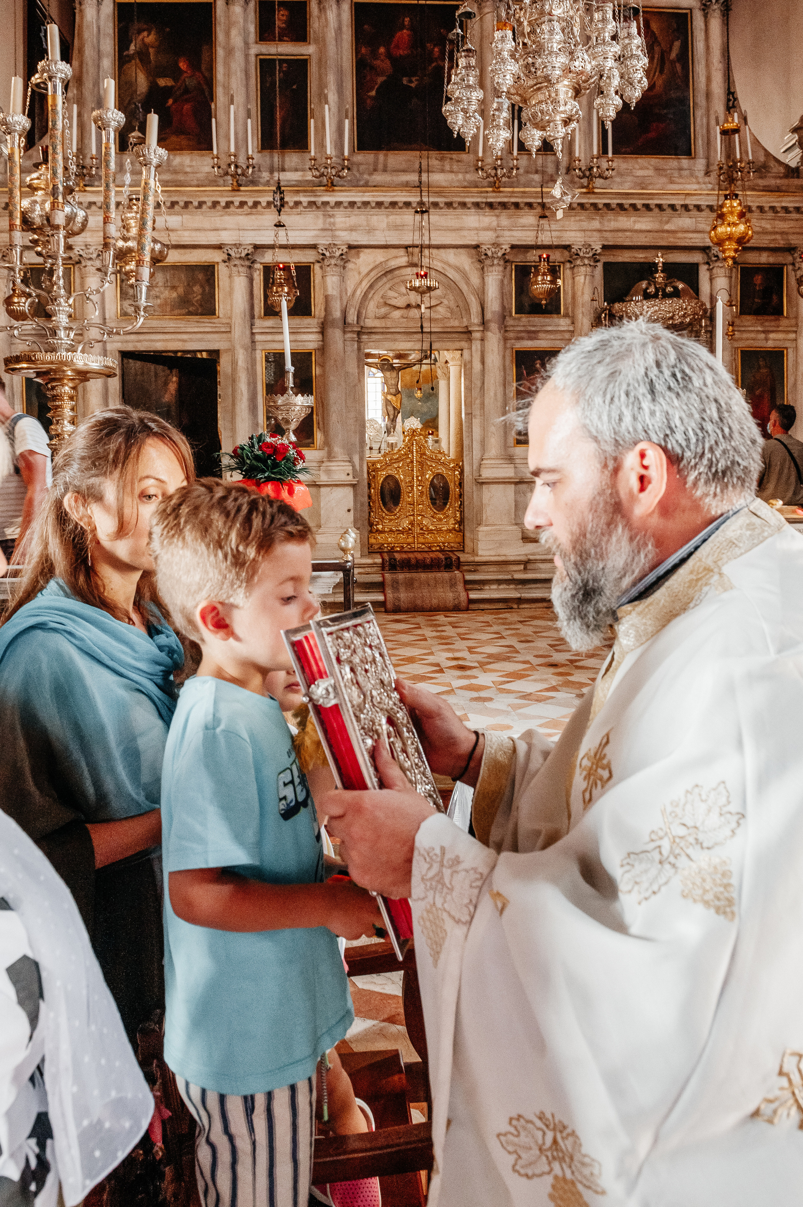 Taufe in St.-Spyridon-Kirche in Korfu, Griechenland. Newbornfotograf Kinderfotograf Ulm Familienfotograf Anastasia Neu-Ulm